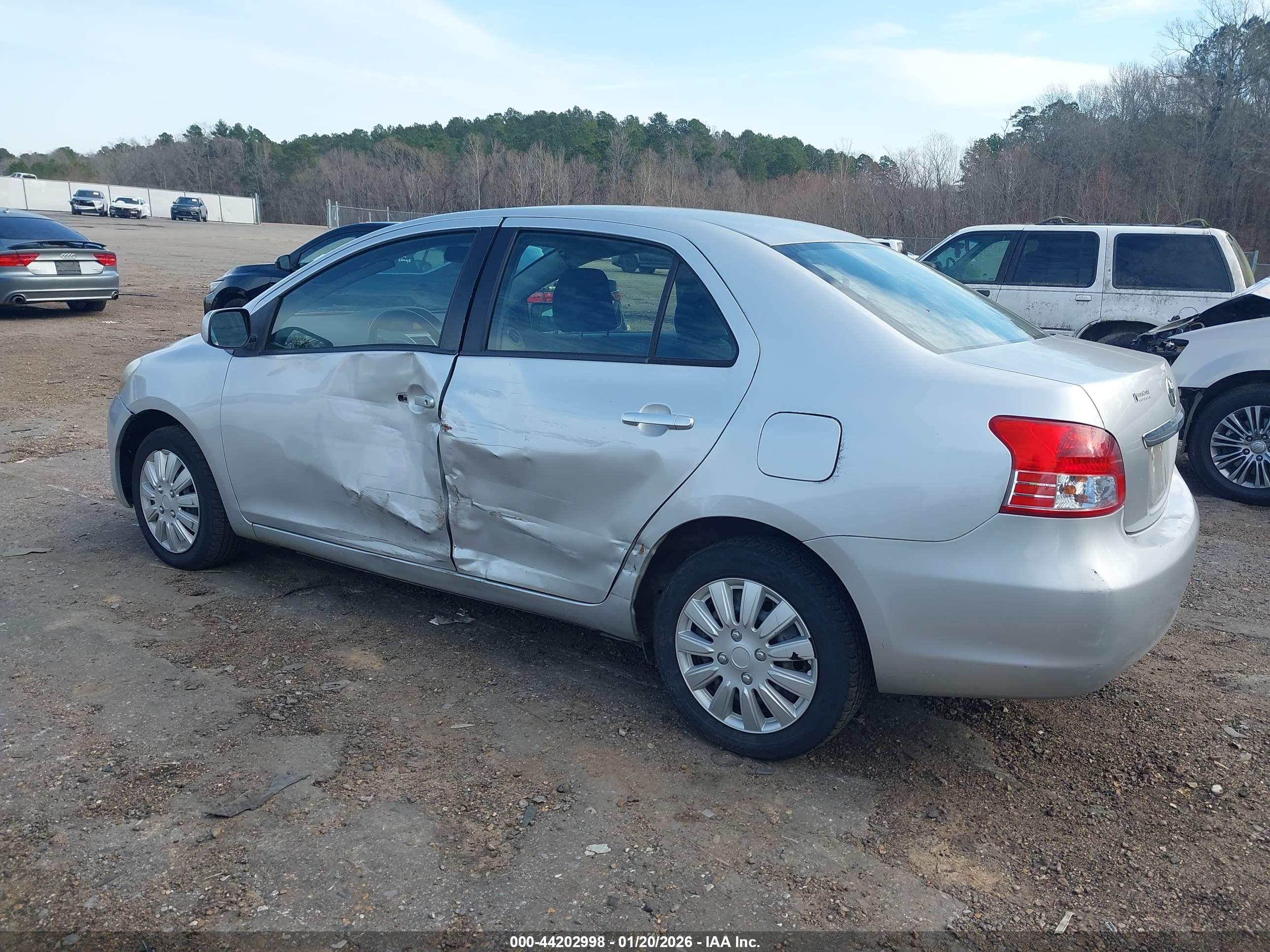 TOYOTA YARIS image 3