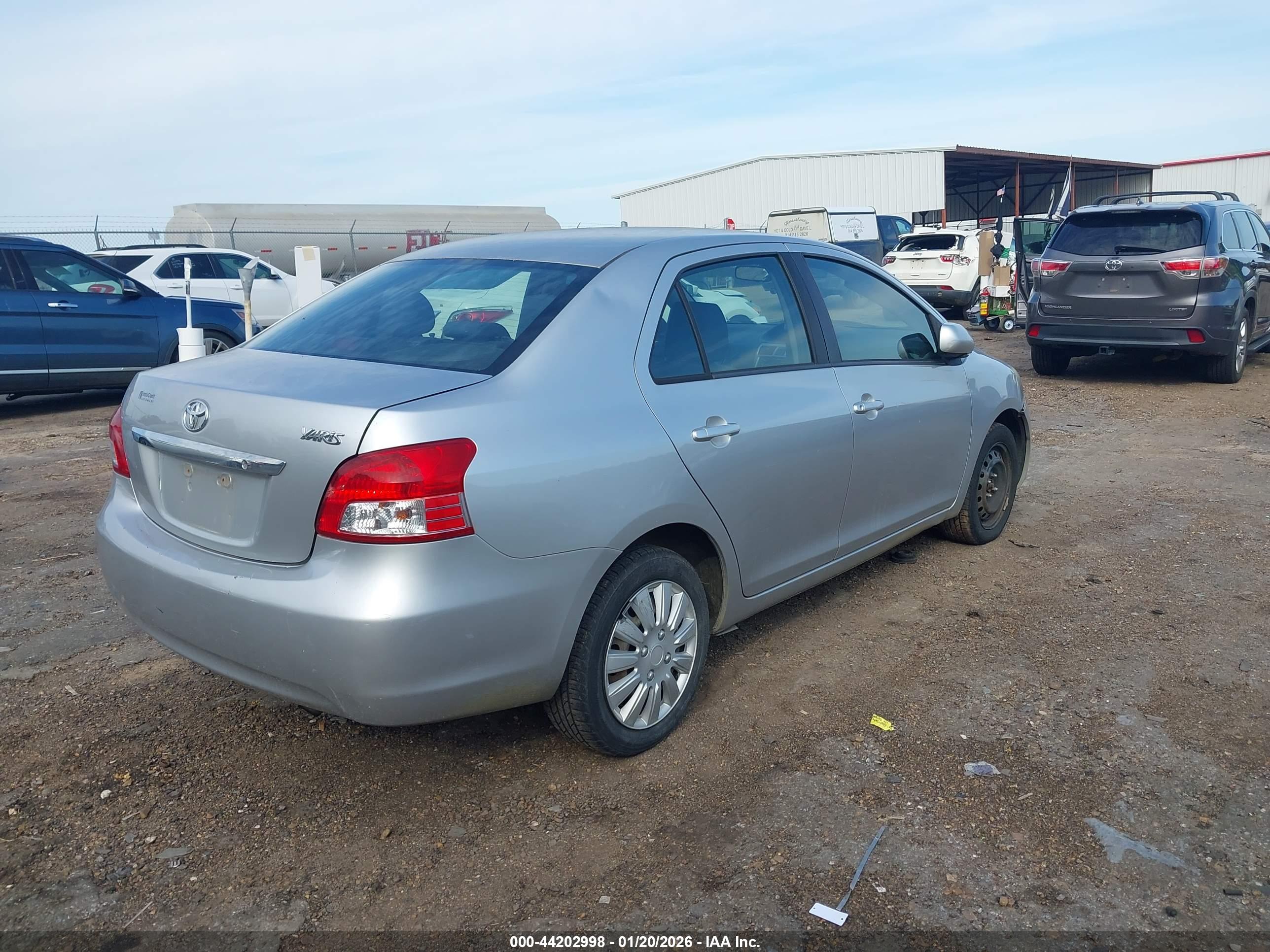 TOYOTA YARIS image 4
