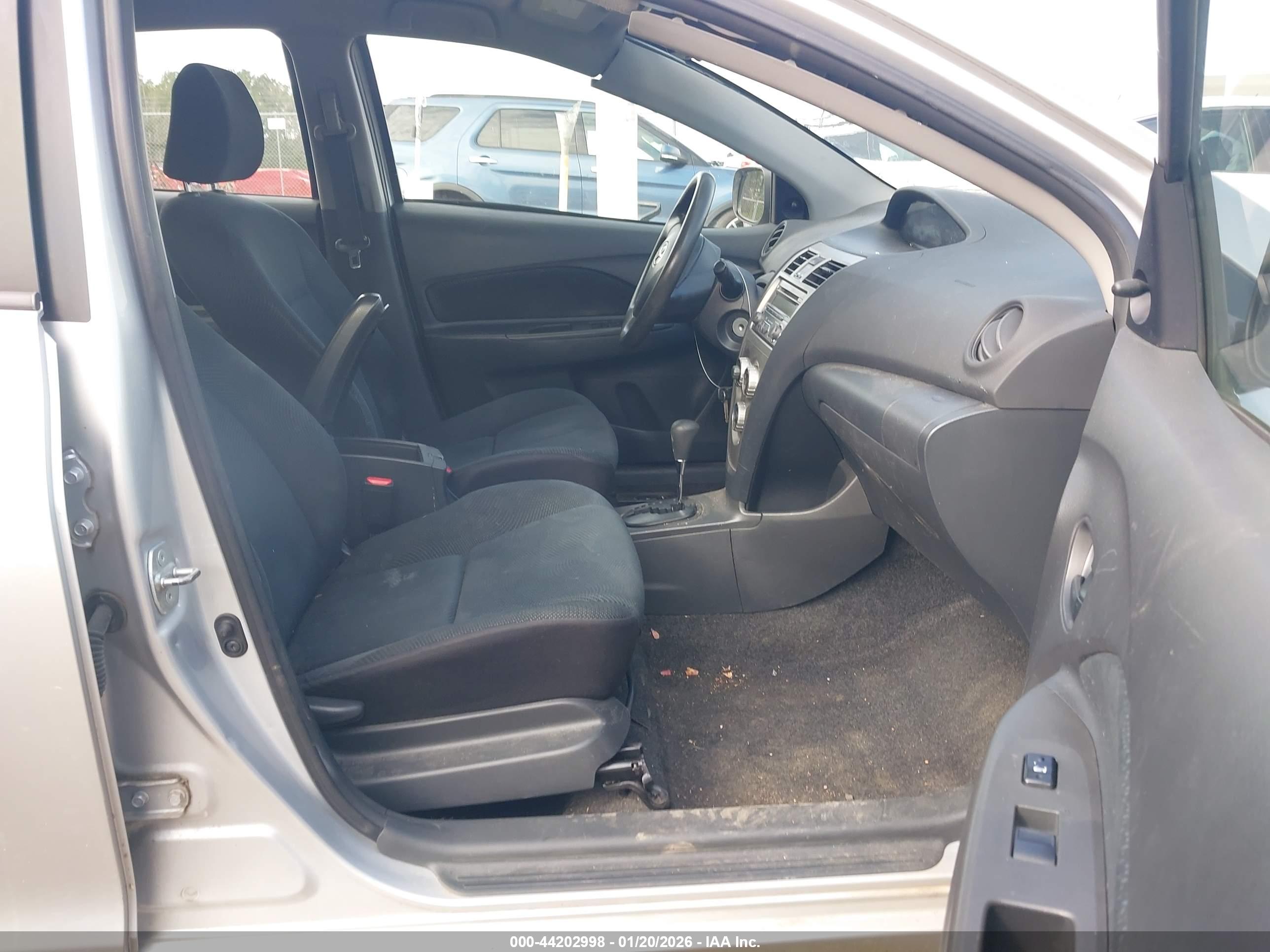 TOYOTA YARIS image 5