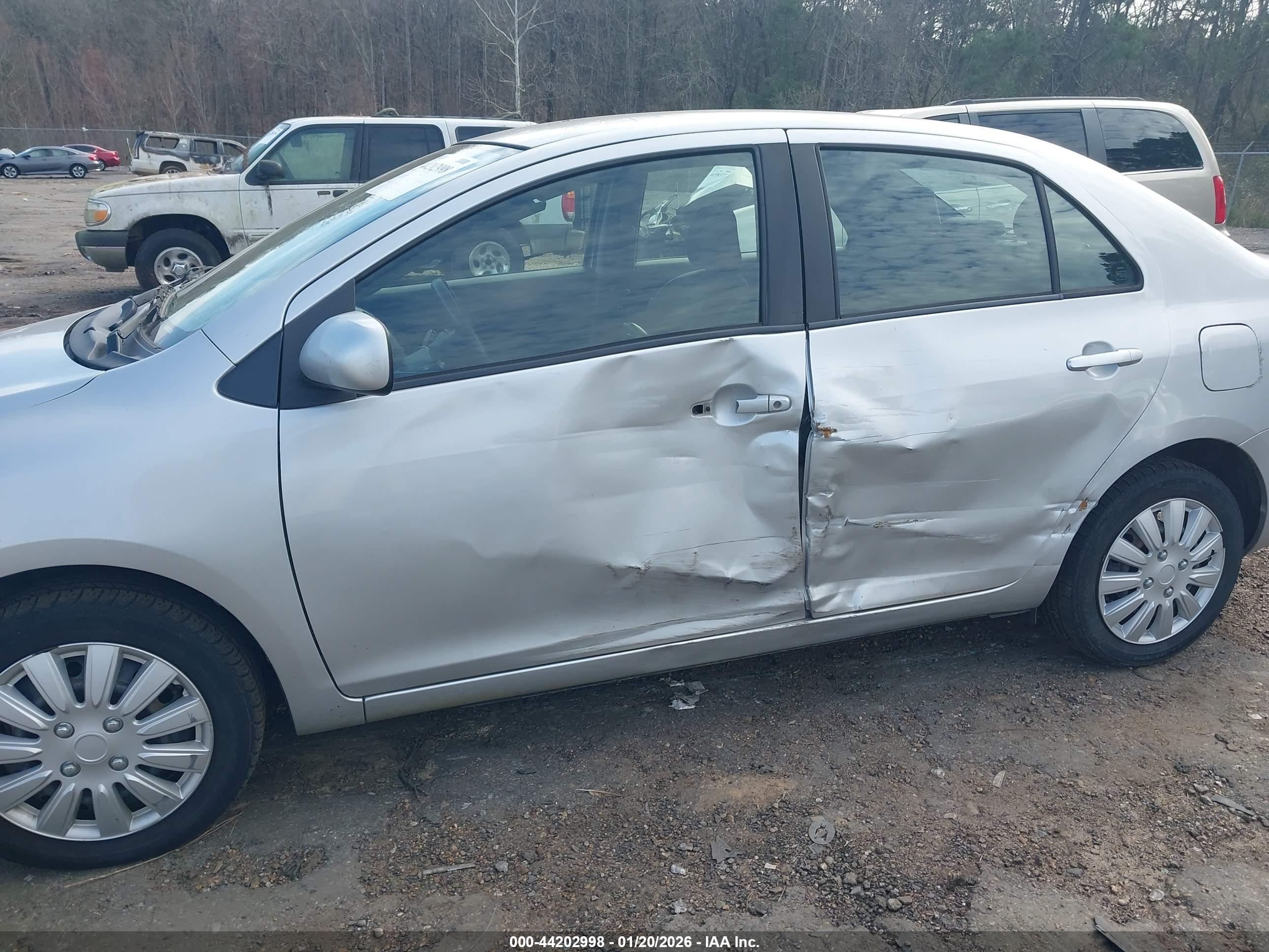 TOYOTA YARIS image 6
