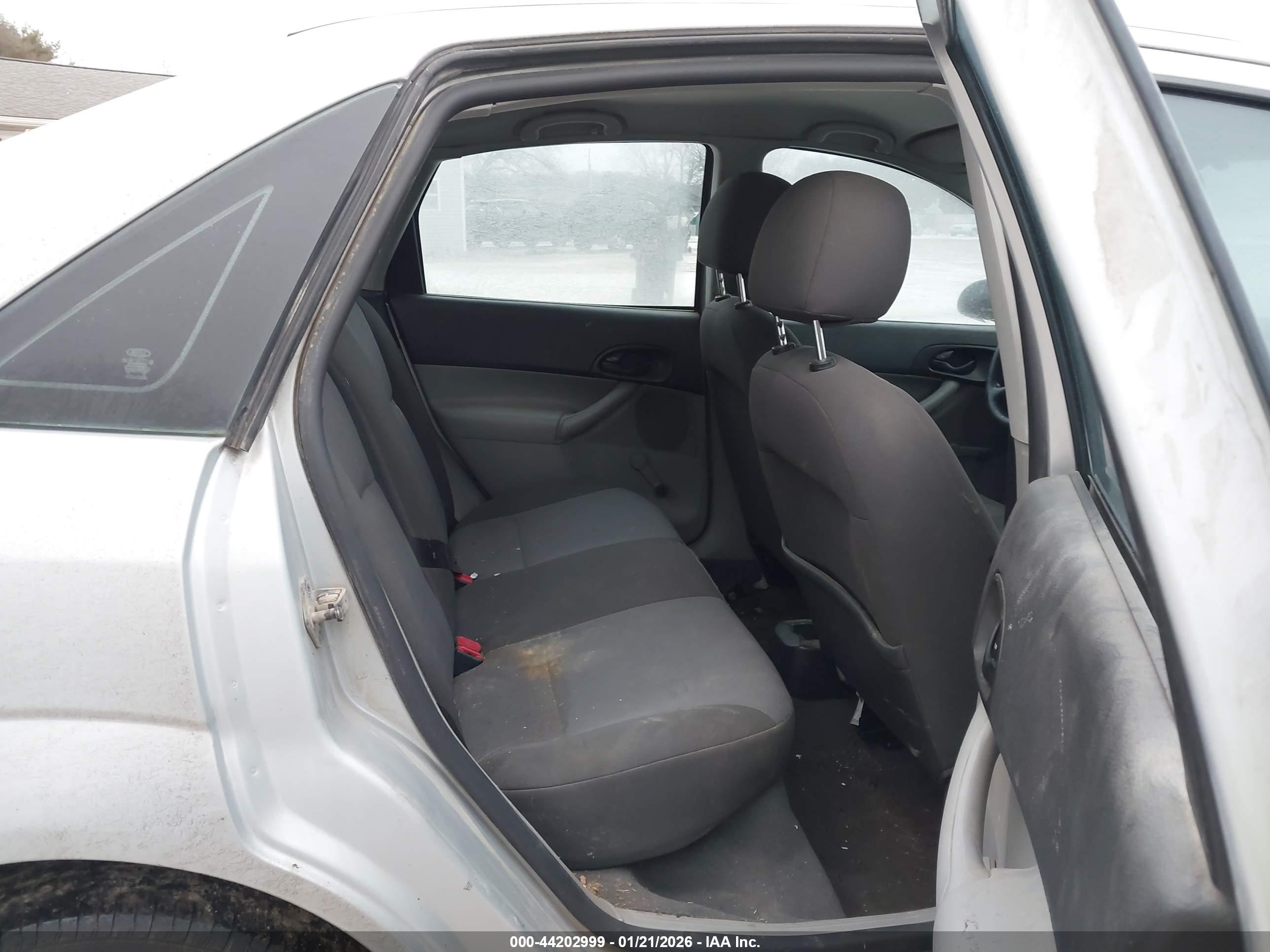 FORD FOCUS image 8