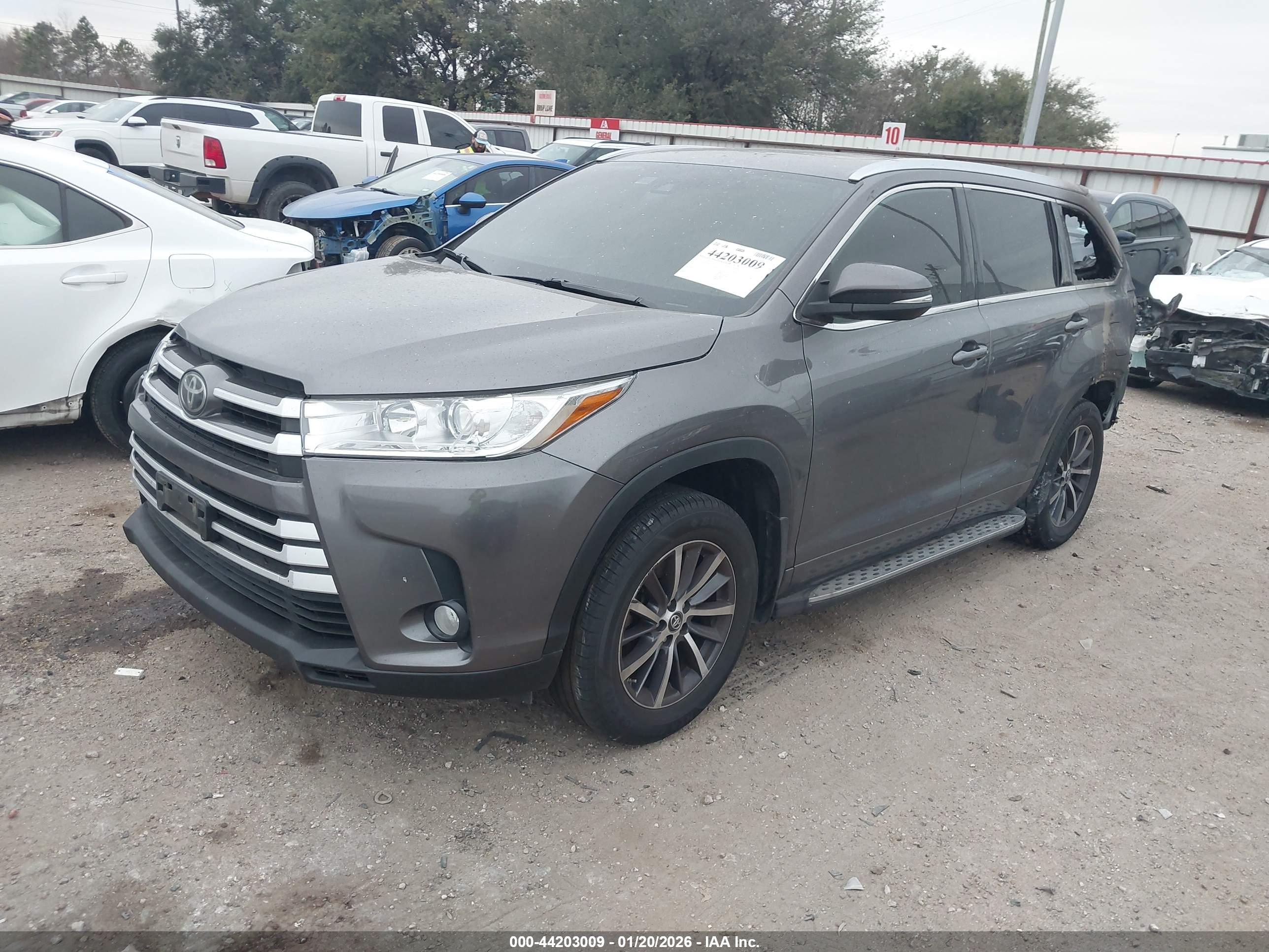 TOYOTA HIGHLANDER image 2