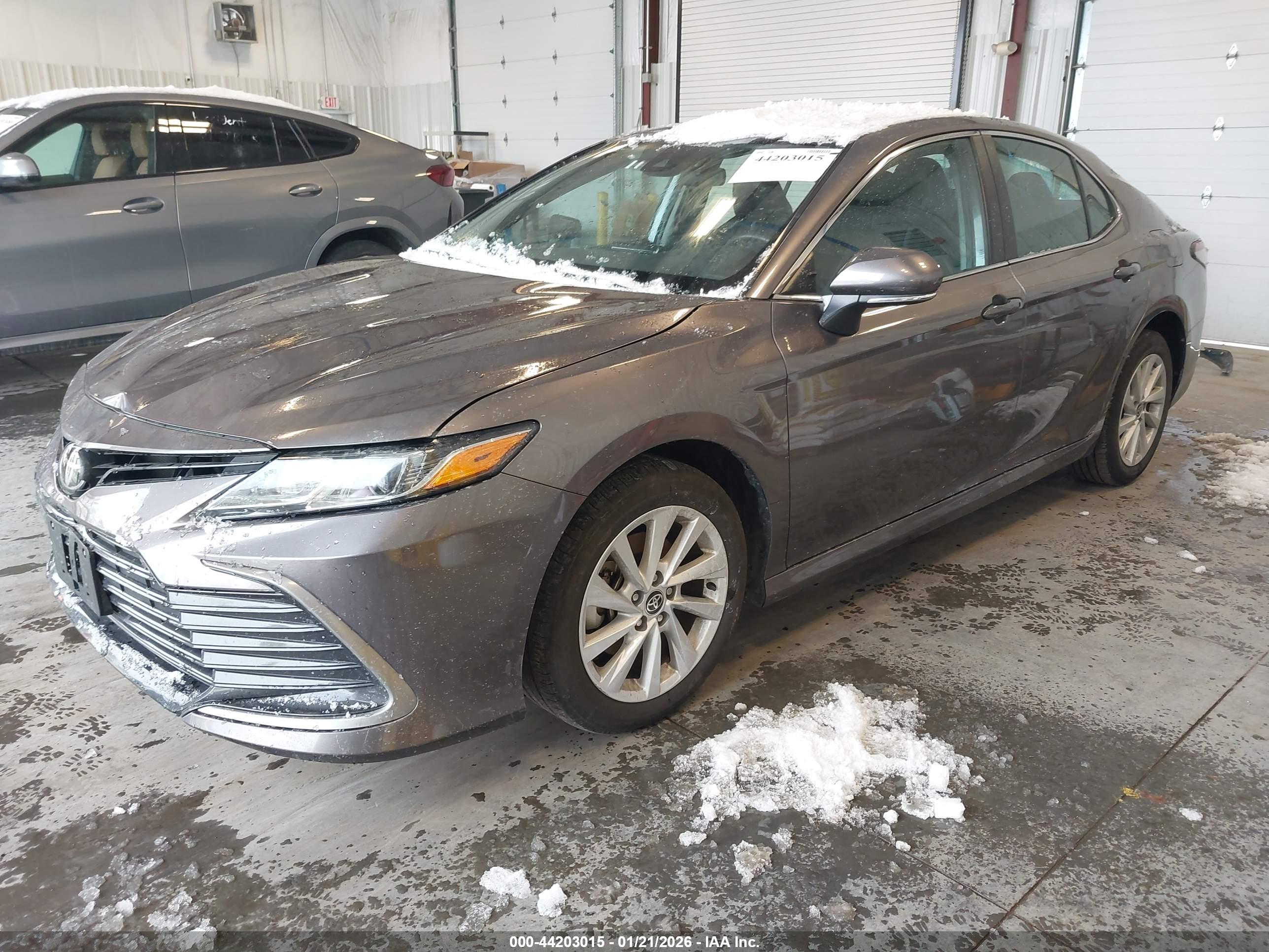 TOYOTA CAMRY image 2