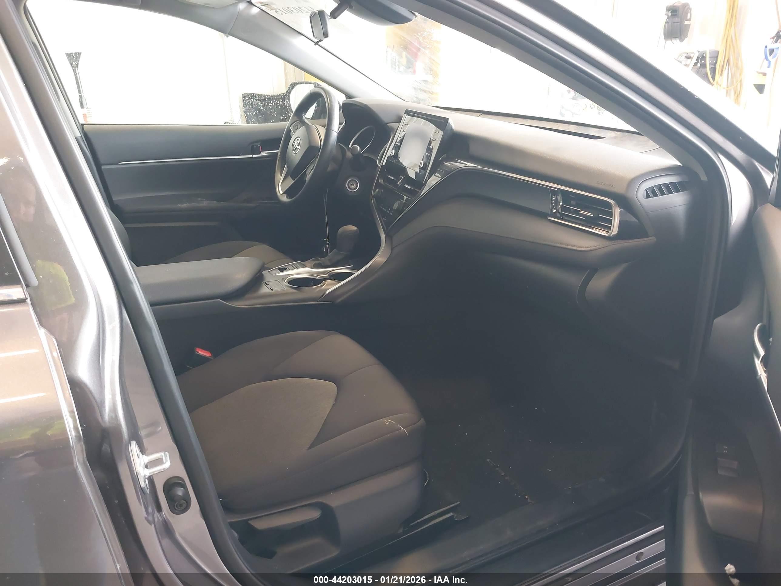 TOYOTA CAMRY image 5