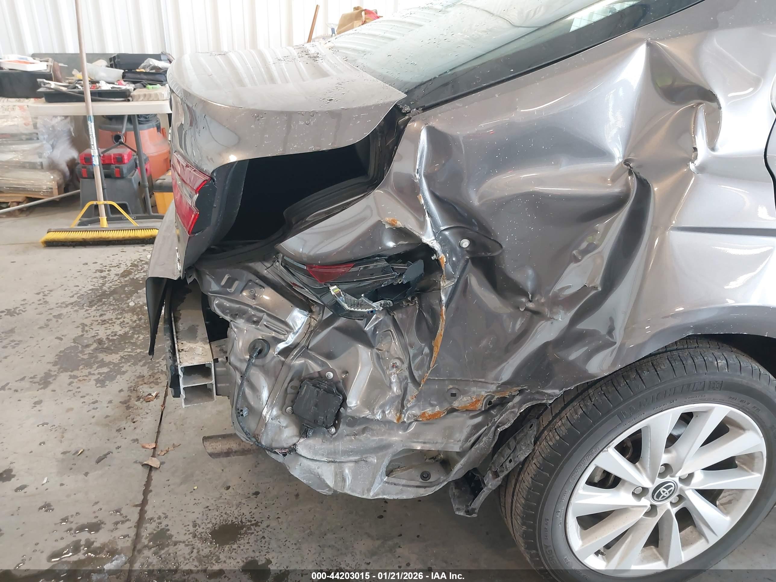 TOYOTA CAMRY image 6