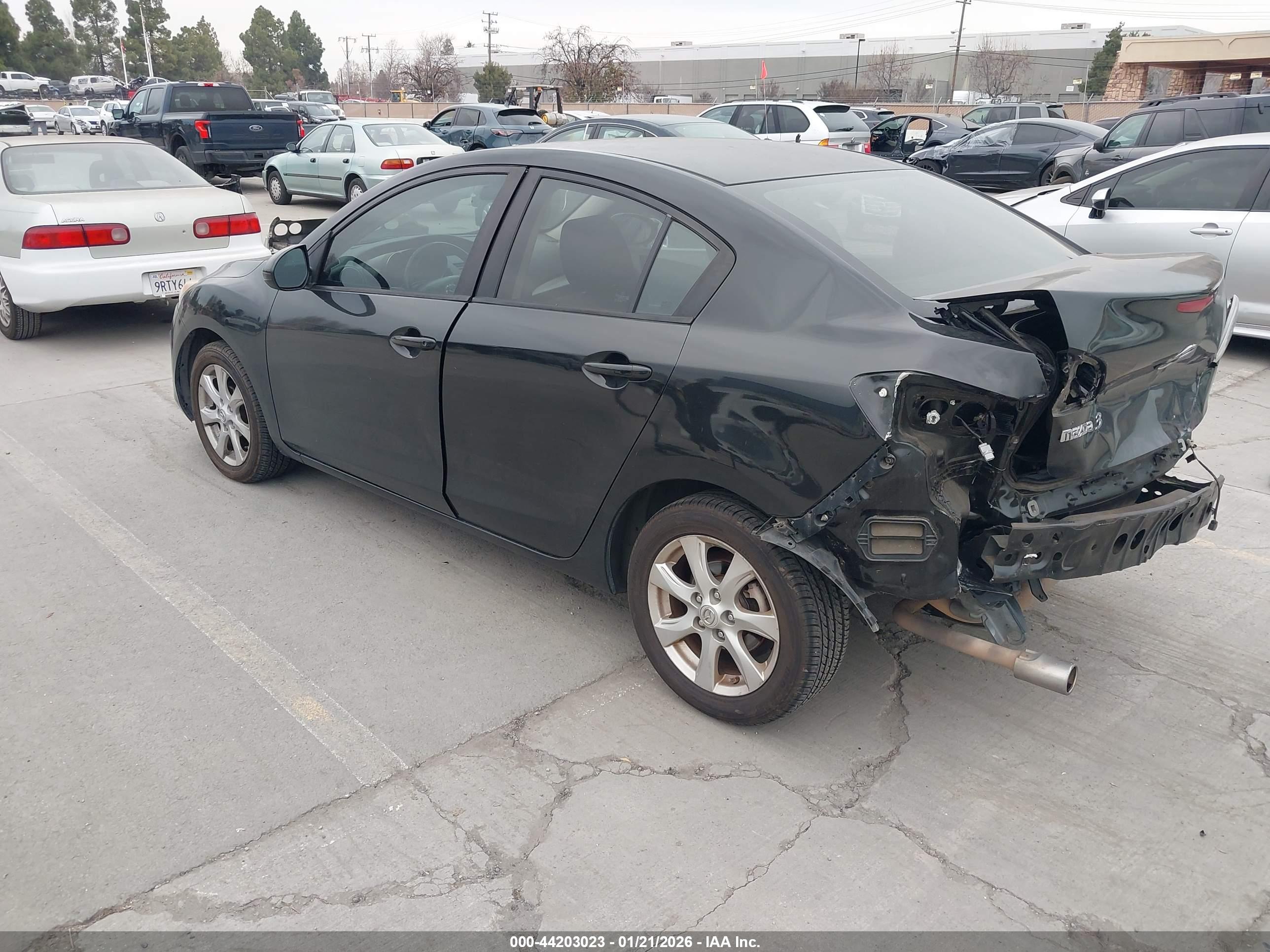 MAZDA MAZDA3 image 3
