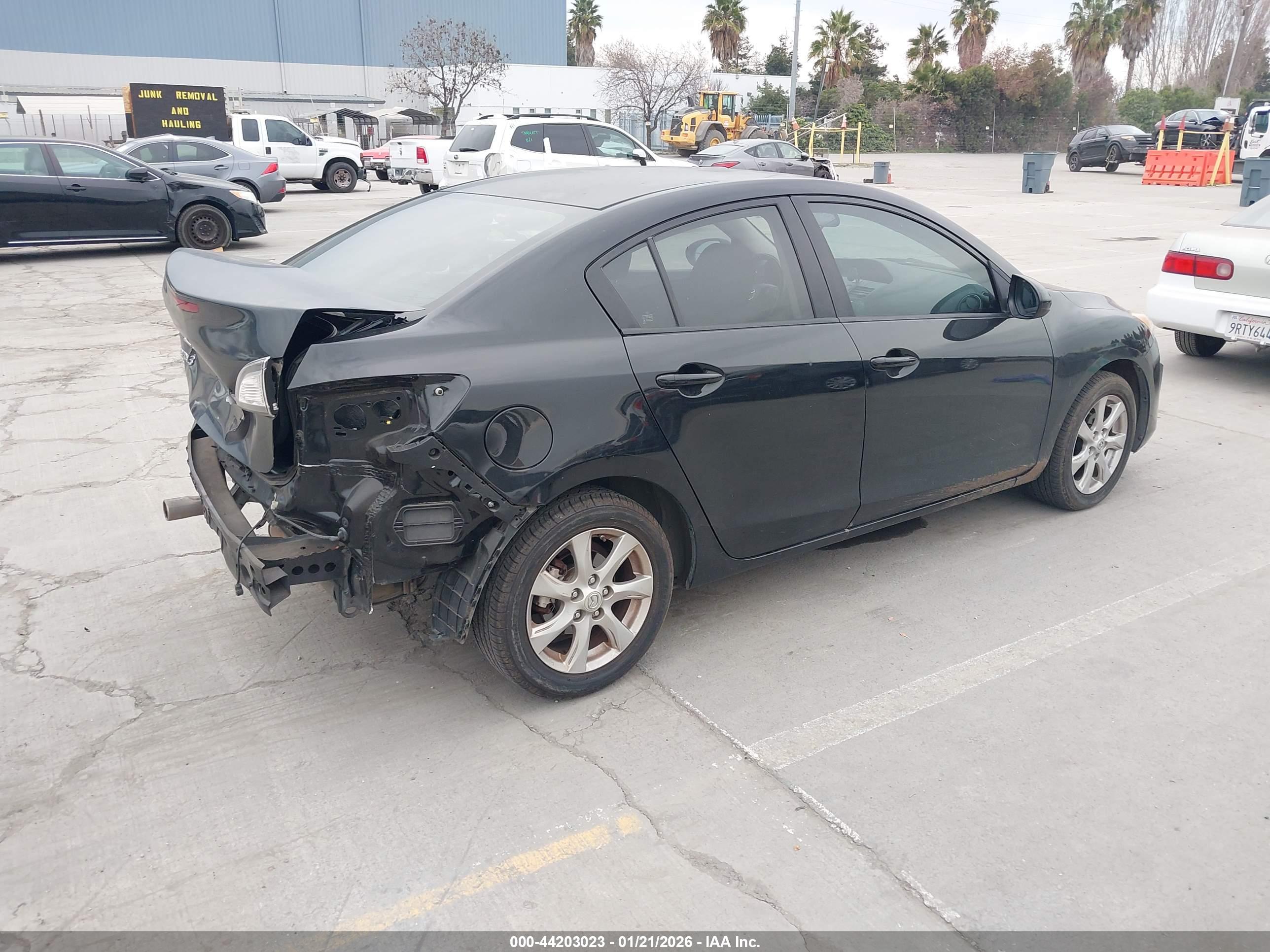 MAZDA MAZDA3 image 4