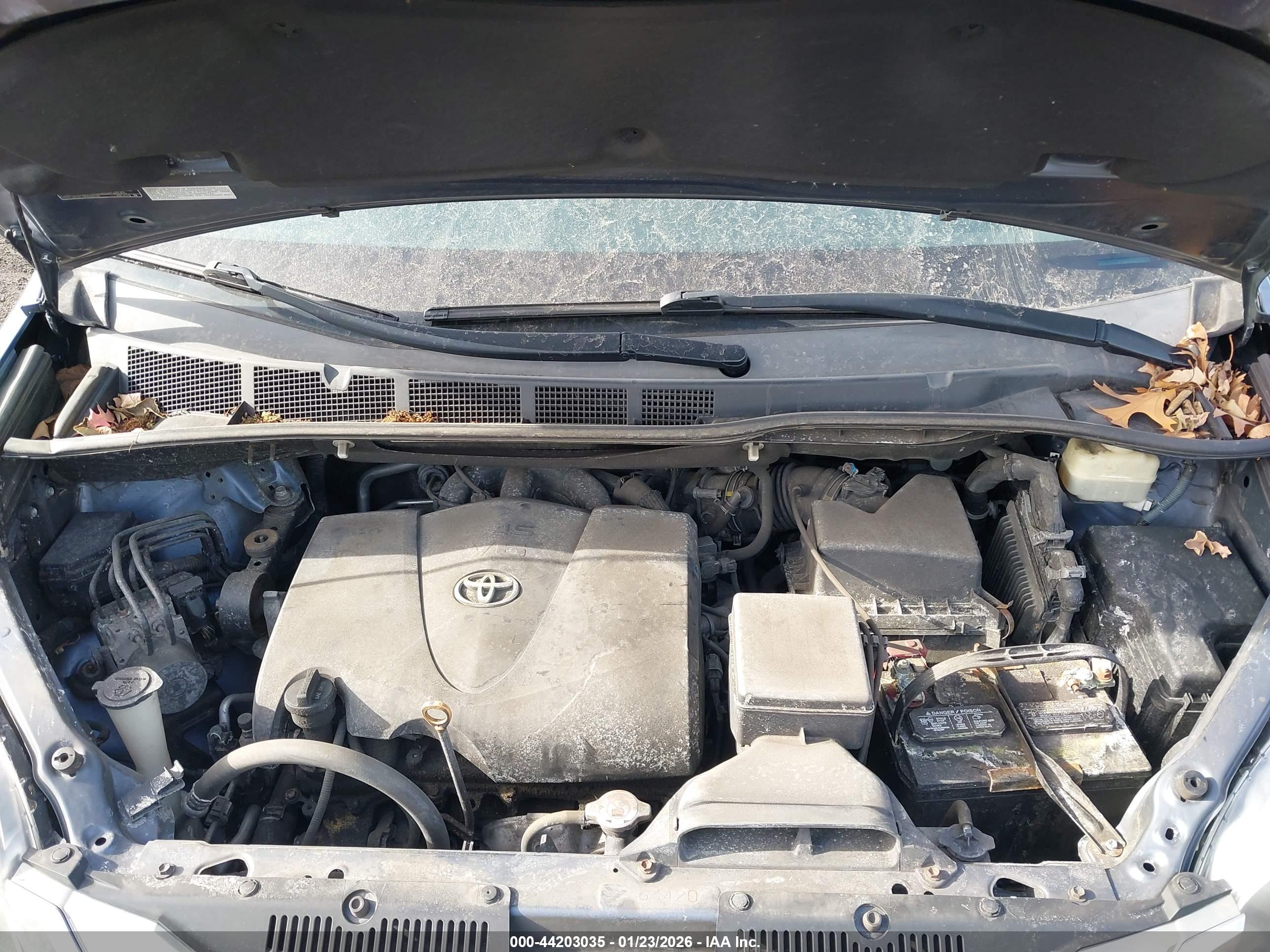 TOYOTA SIENNA image 10