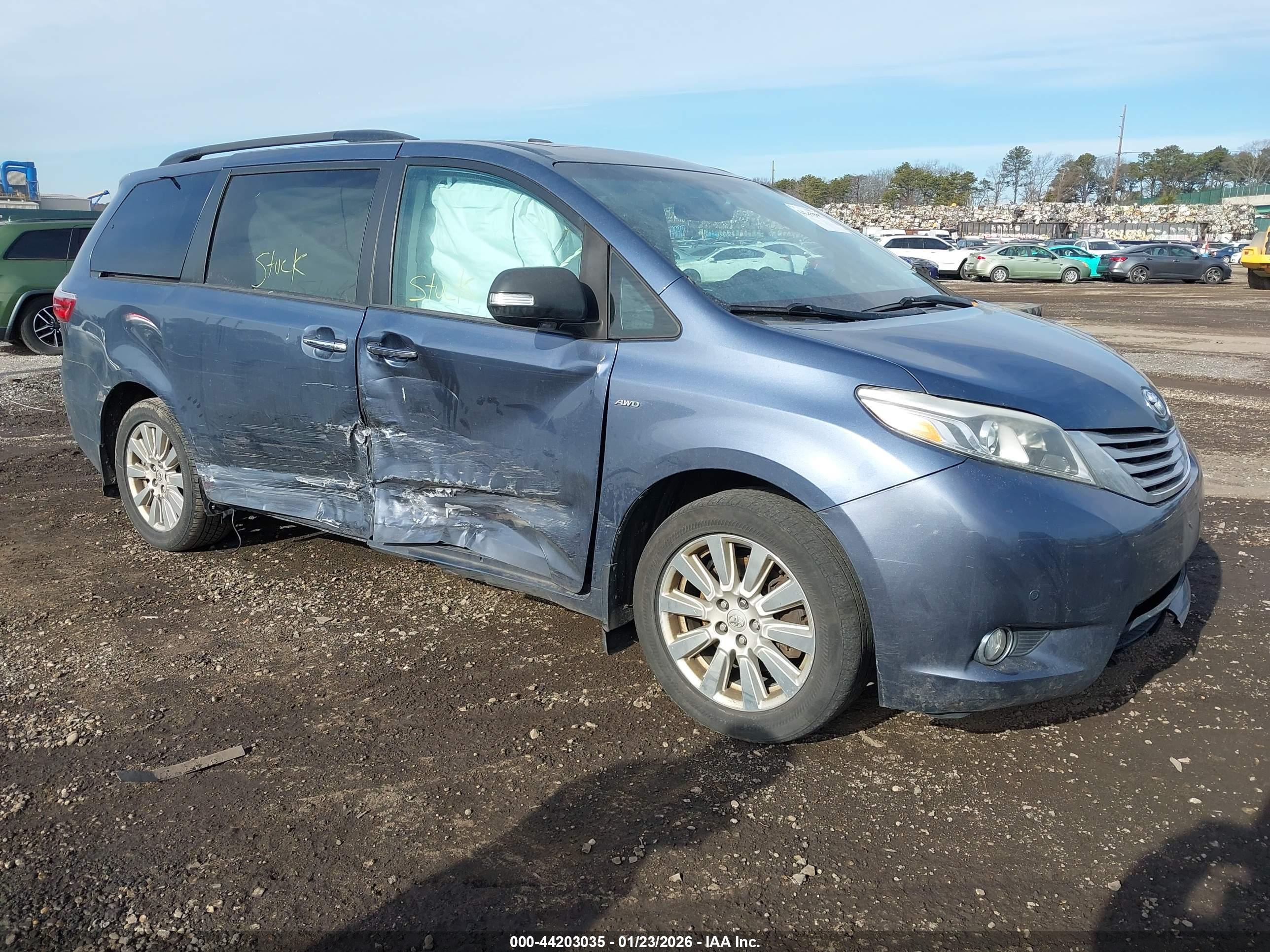 TOYOTA SIENNA image 6