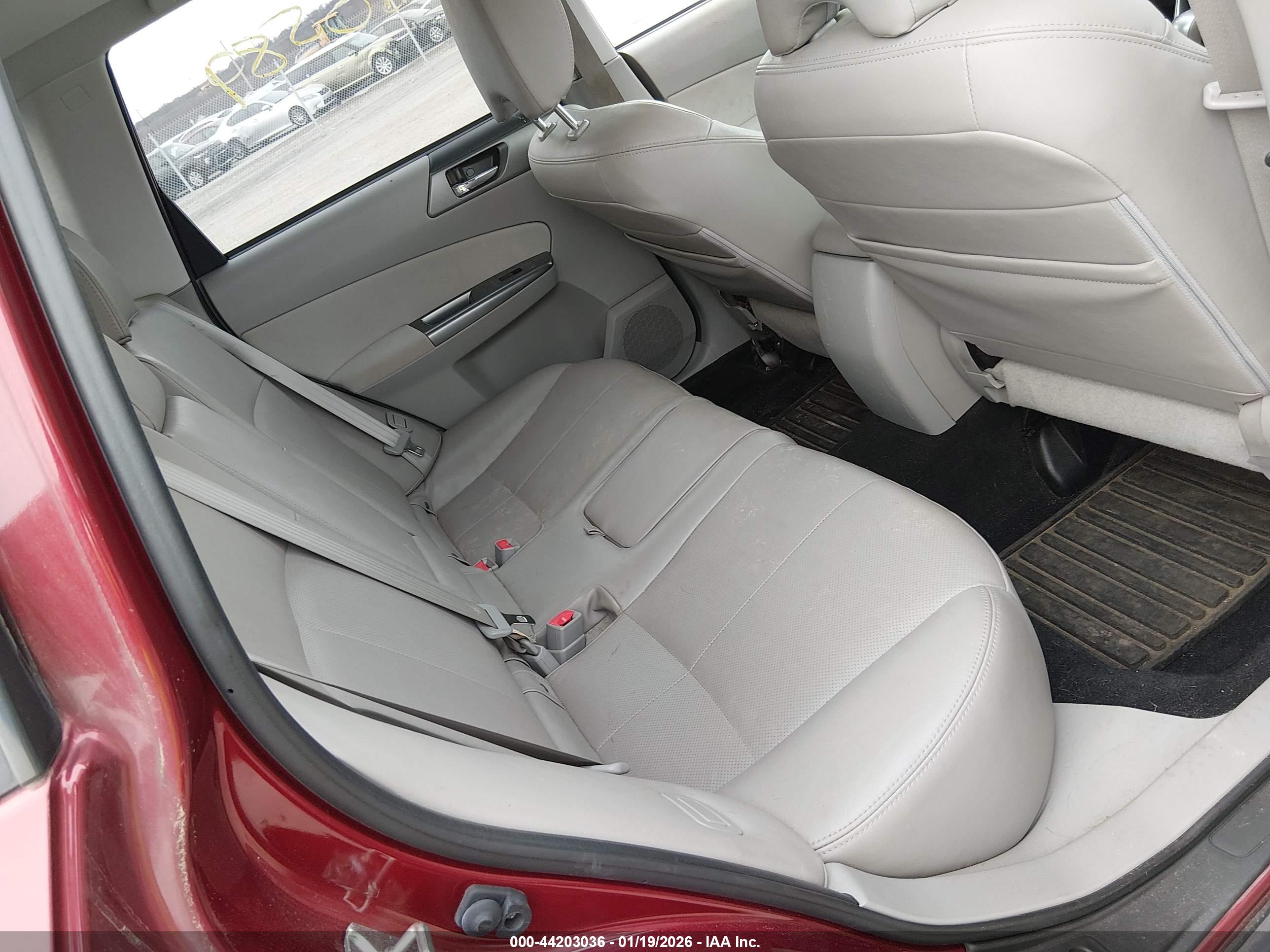 SUBARU FORESTER image 8