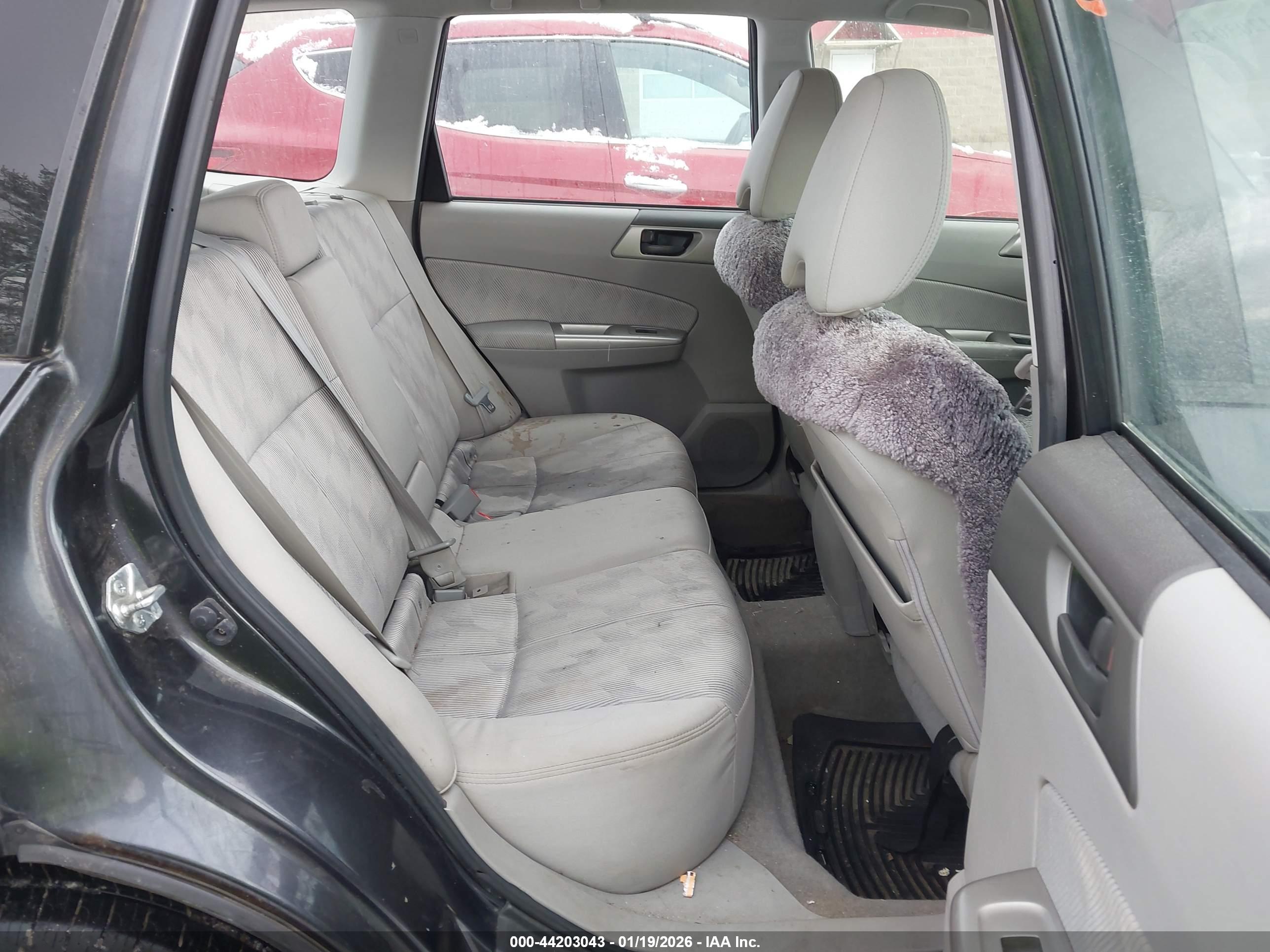 SUBARU FORESTER image 8