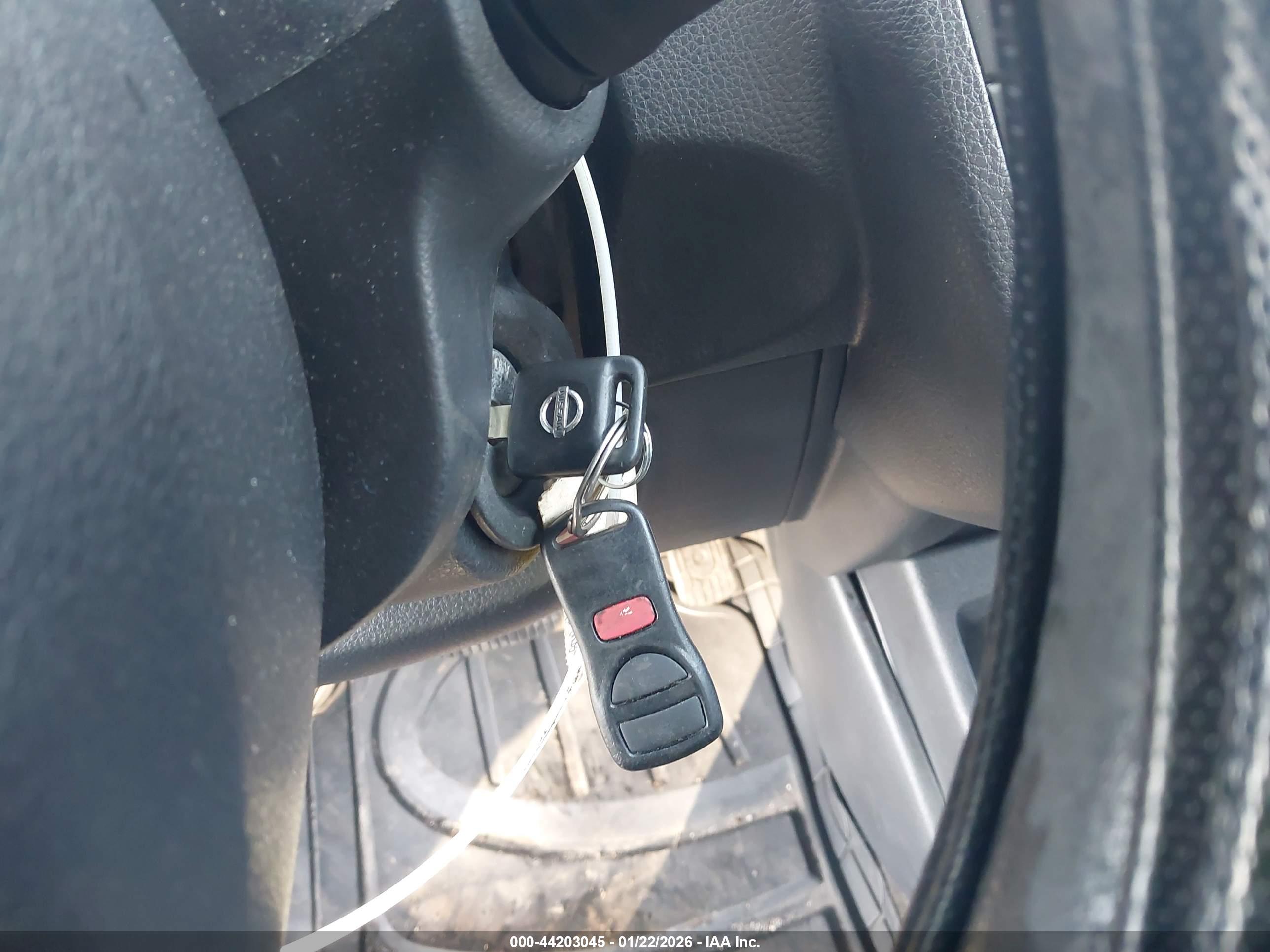 NISSAN VERSA image 11