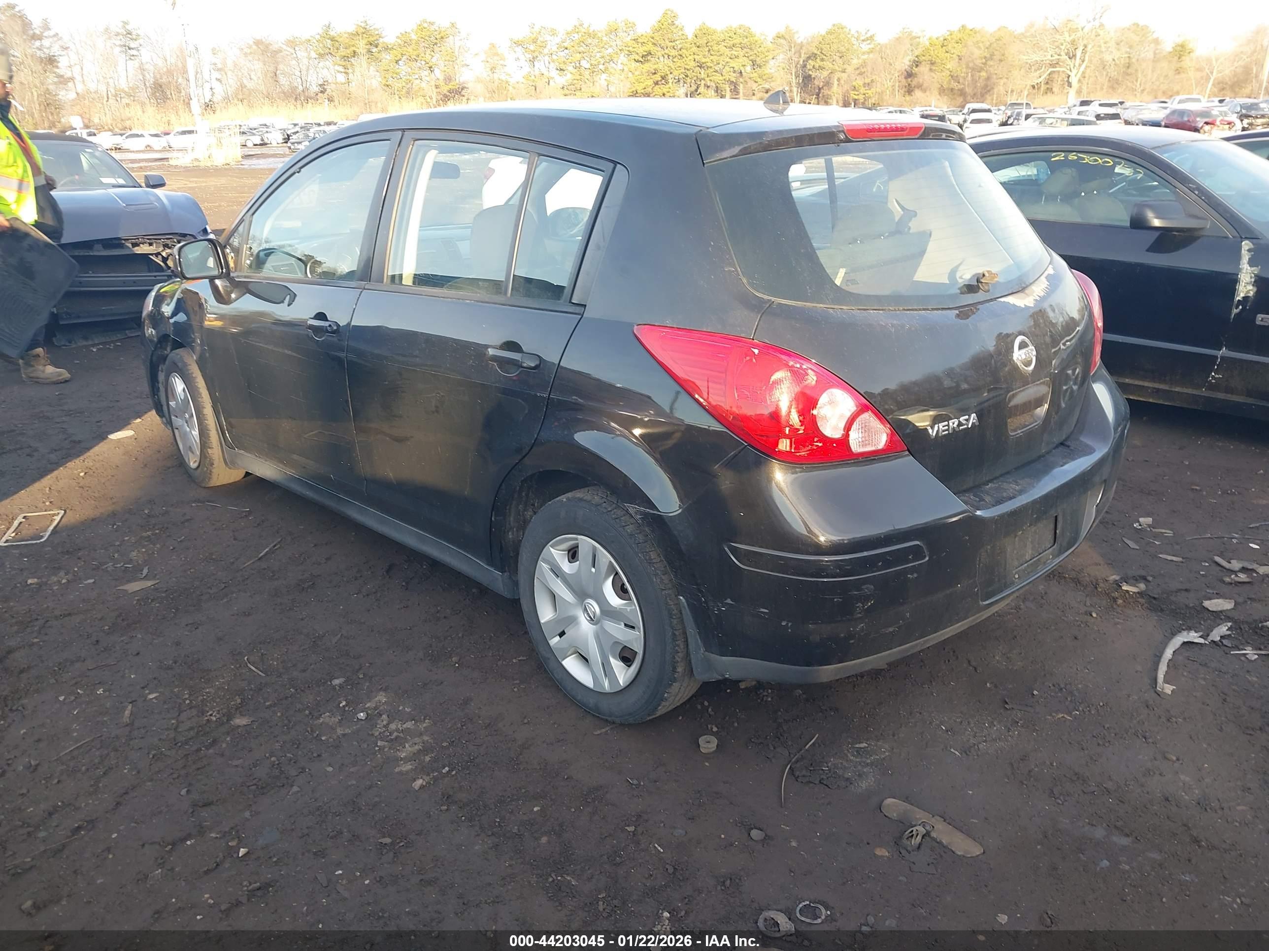 NISSAN VERSA image 3