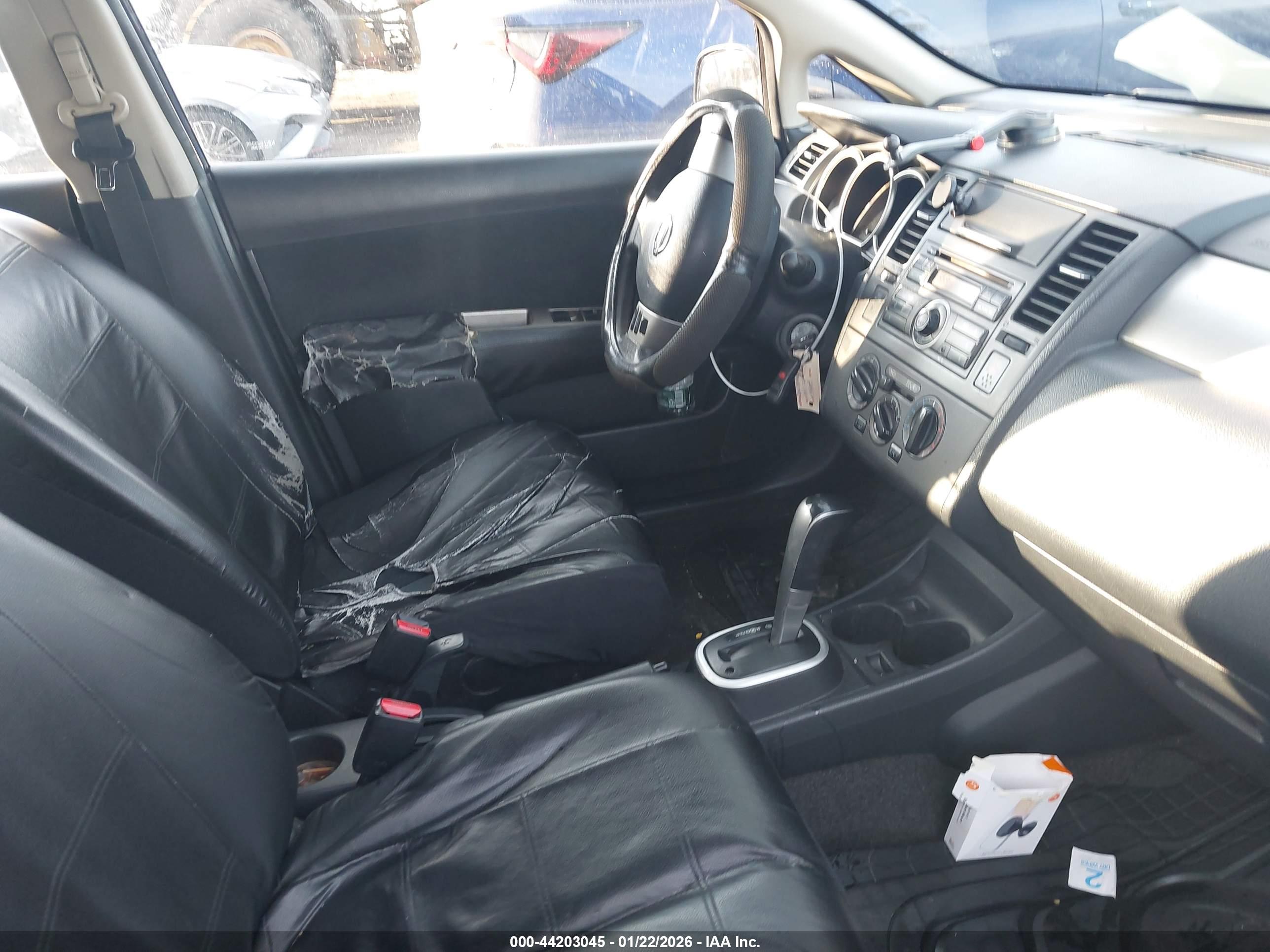 NISSAN VERSA image 5