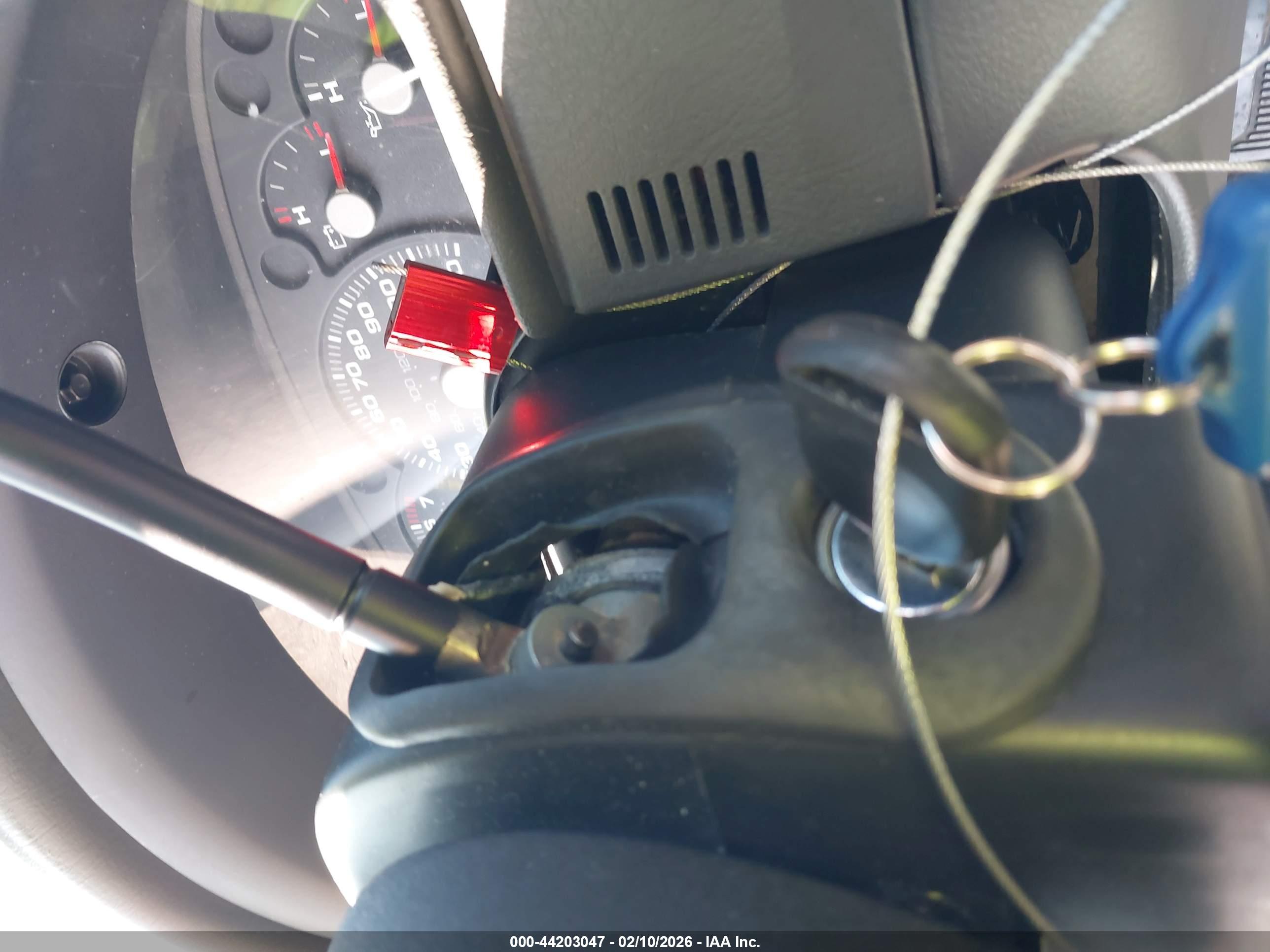FORD EXPLORER image 11