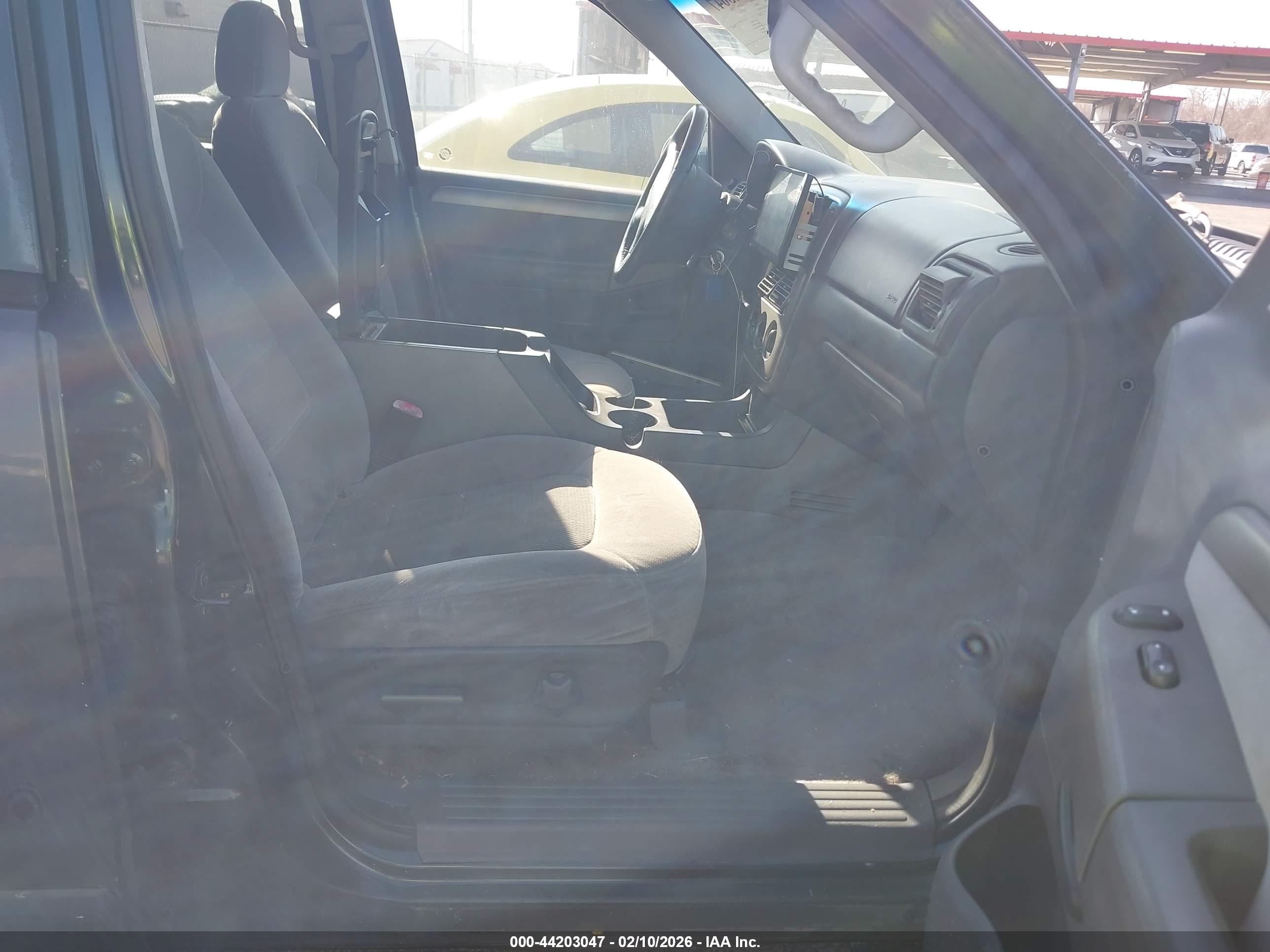FORD EXPLORER image 5