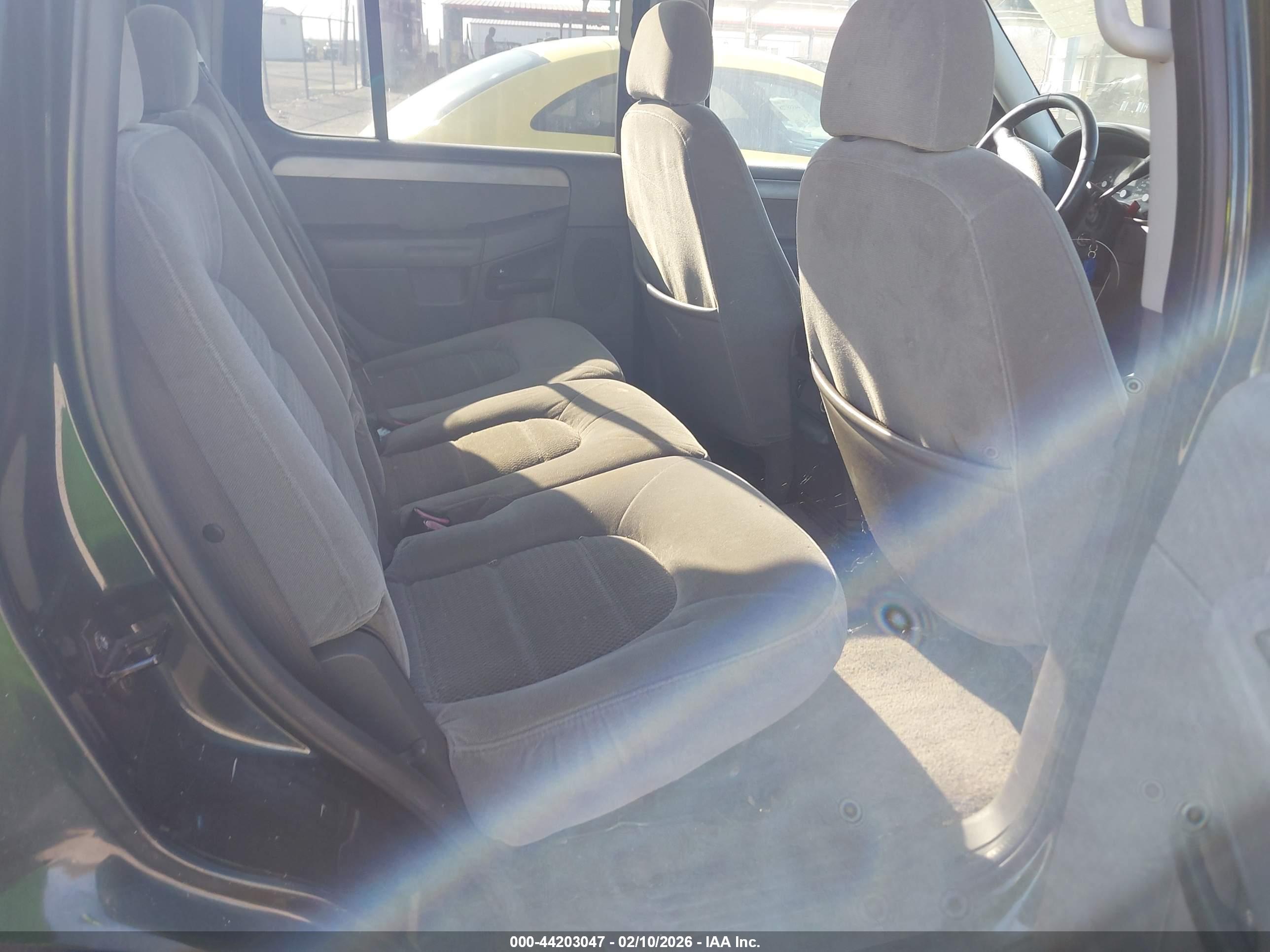 FORD EXPLORER image 8