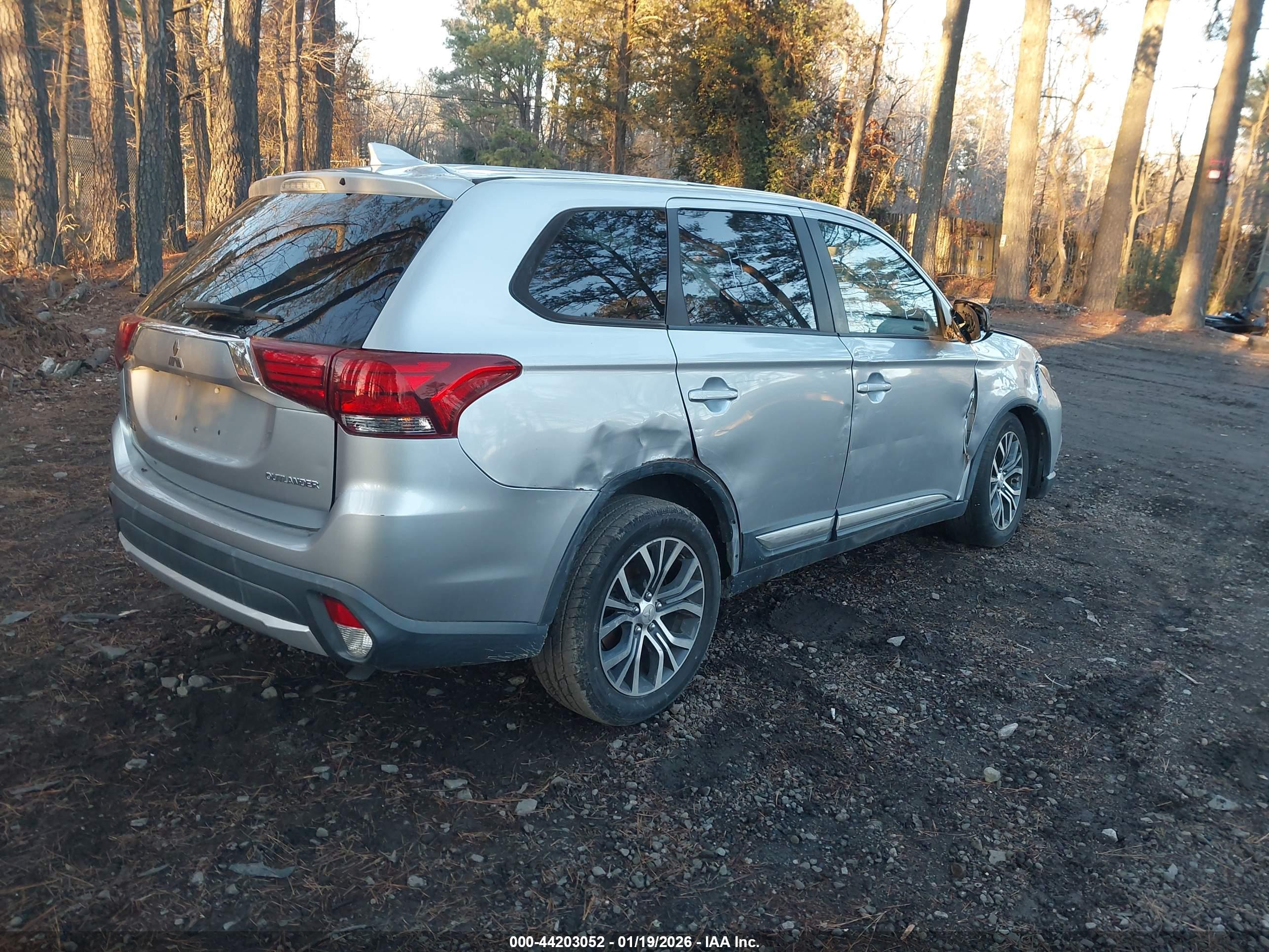 MITSUBISHI OUTLANDER image 4