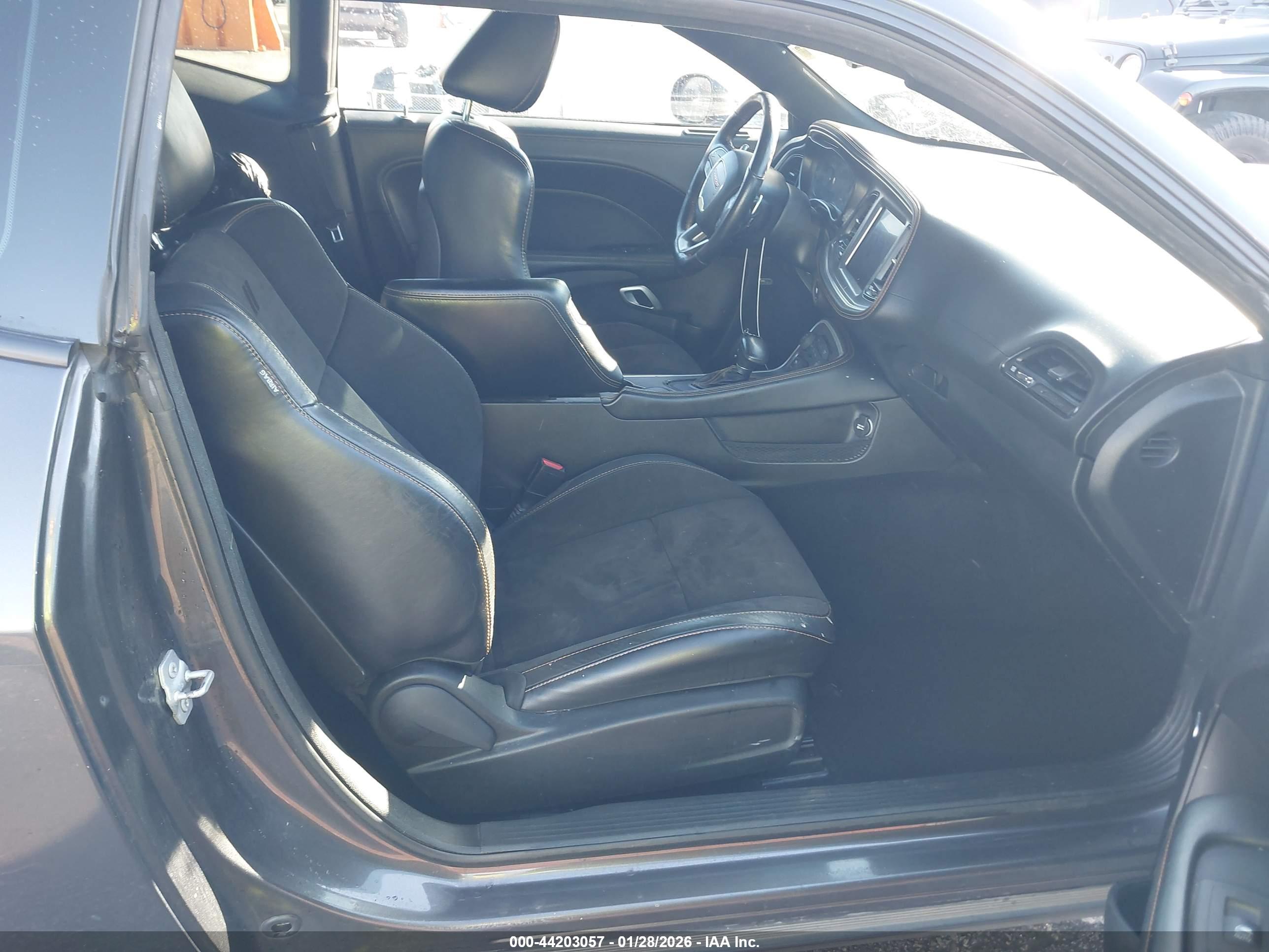 DODGE CHALLENGER image 5