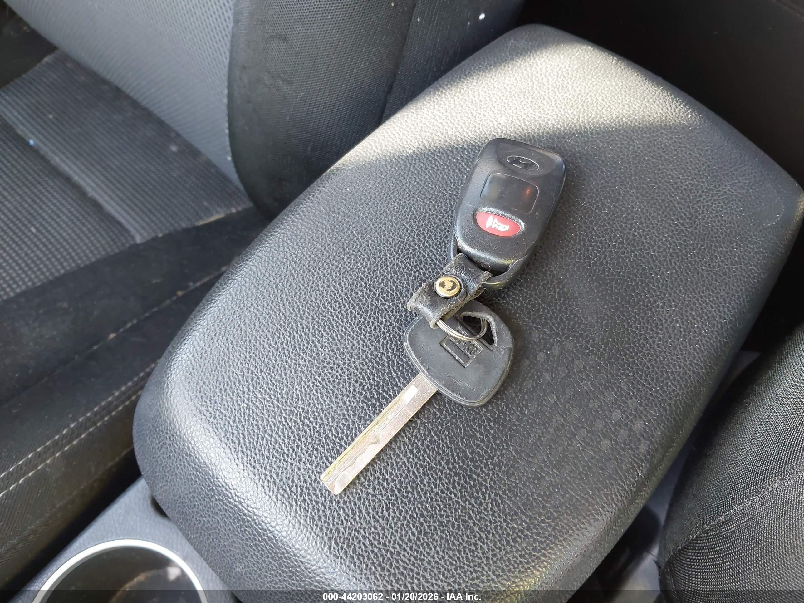 HYUNDAI ELANTRA image 11