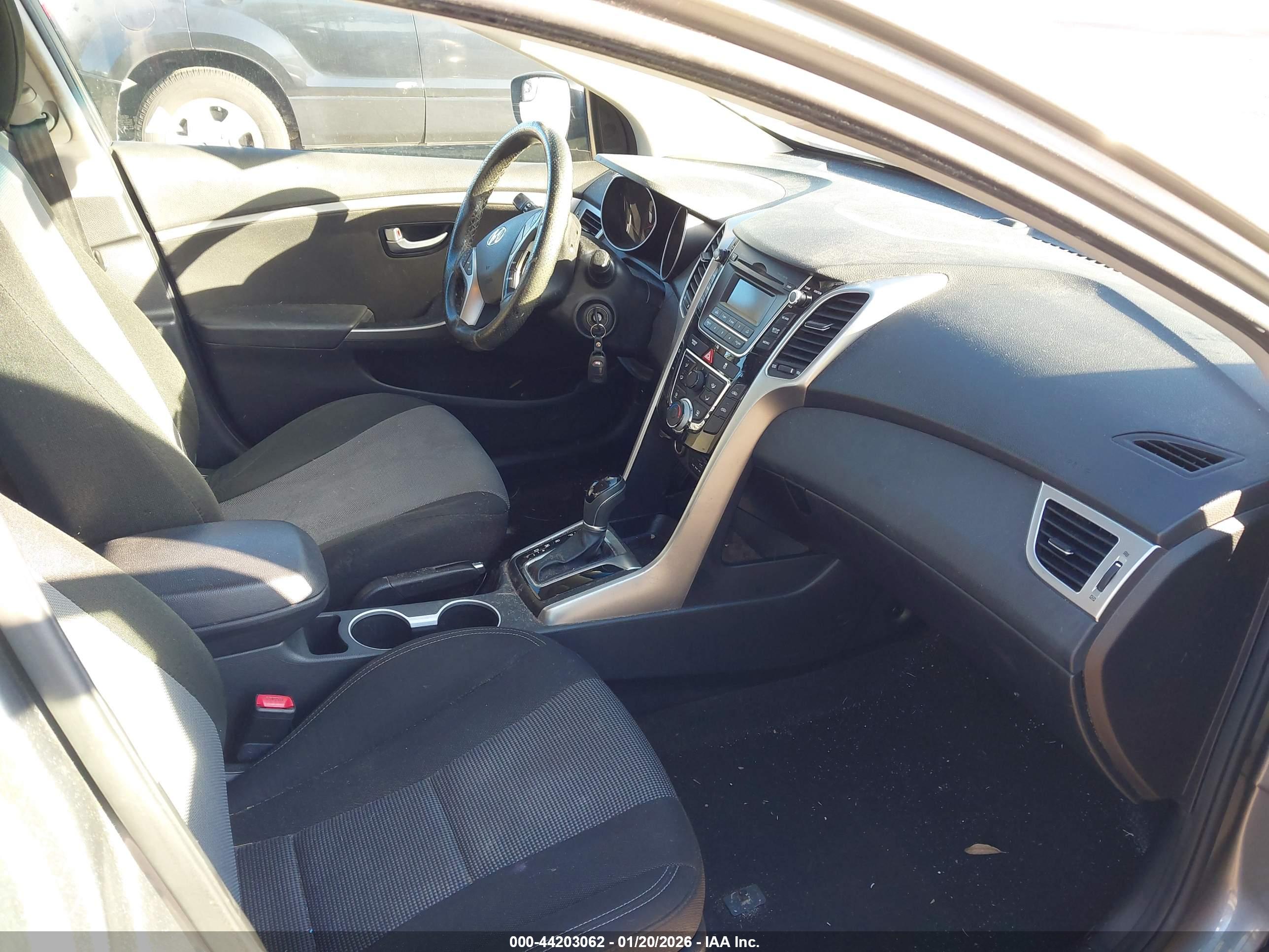 HYUNDAI ELANTRA image 5