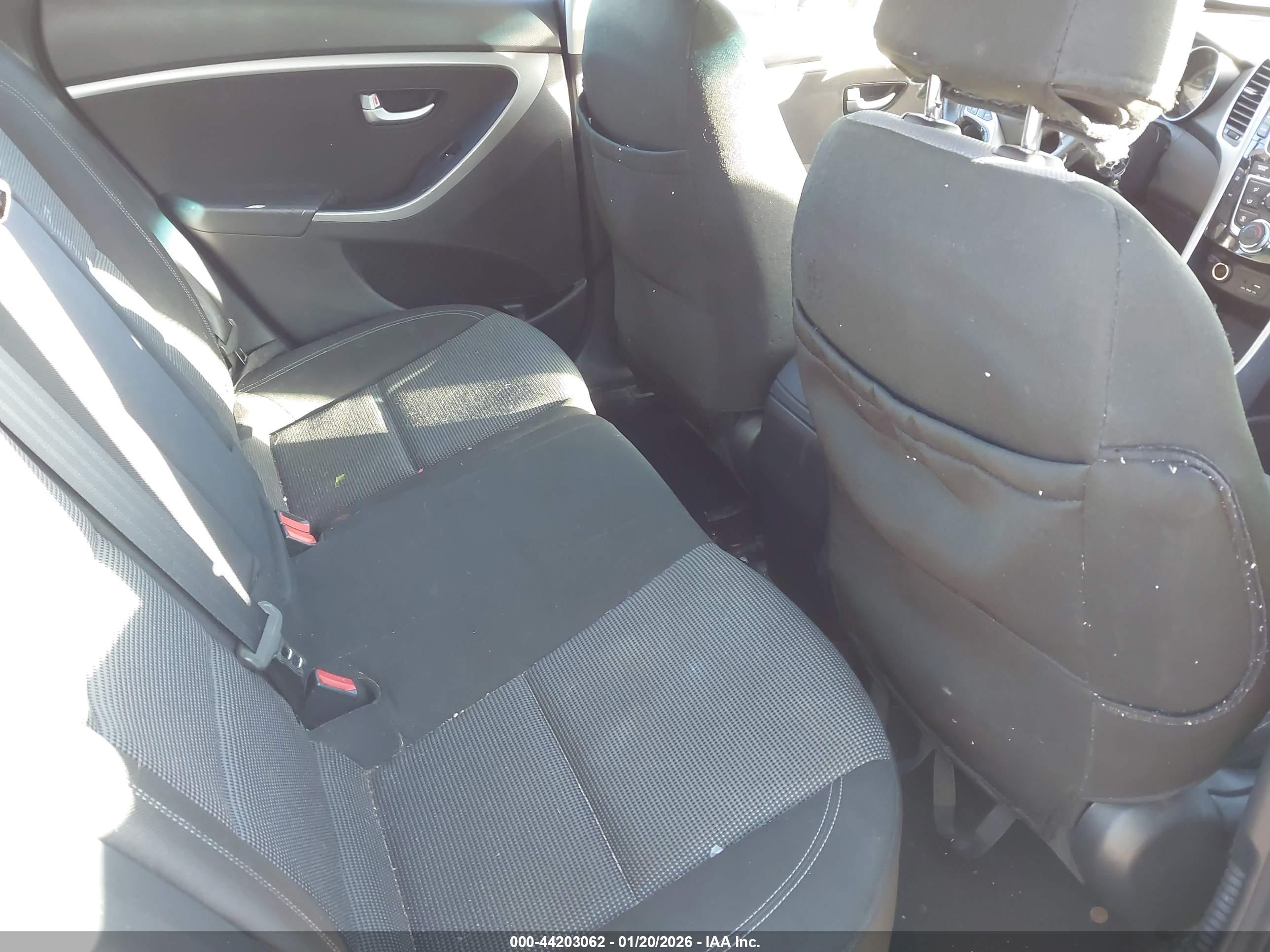 HYUNDAI ELANTRA image 8