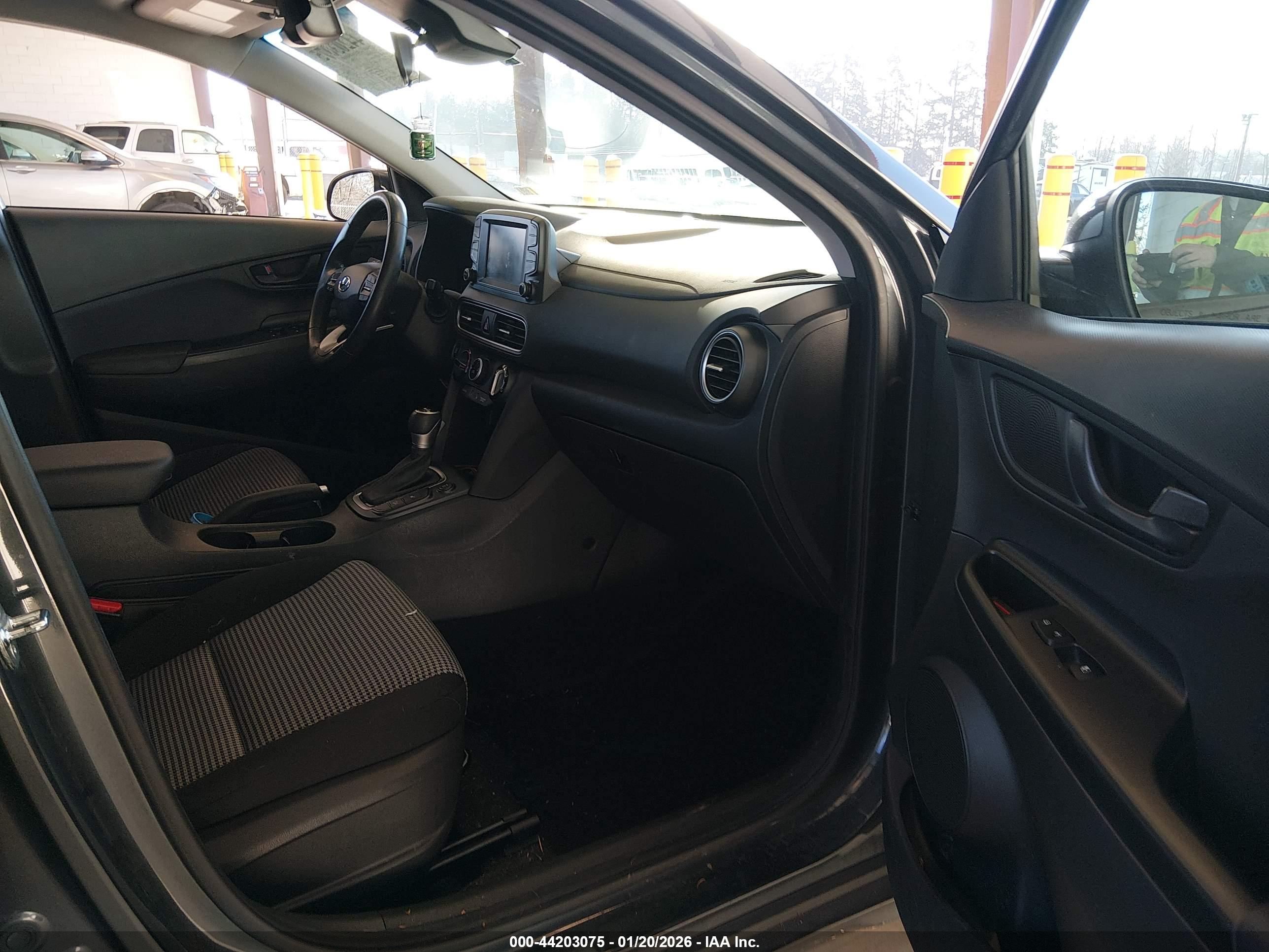 HYUNDAI KONA image 5