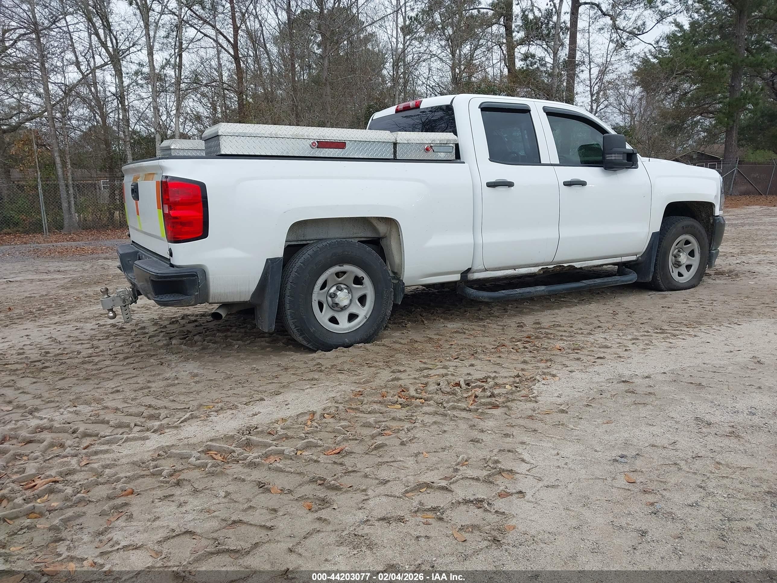 CHEVROLET SILVERADO image 4
