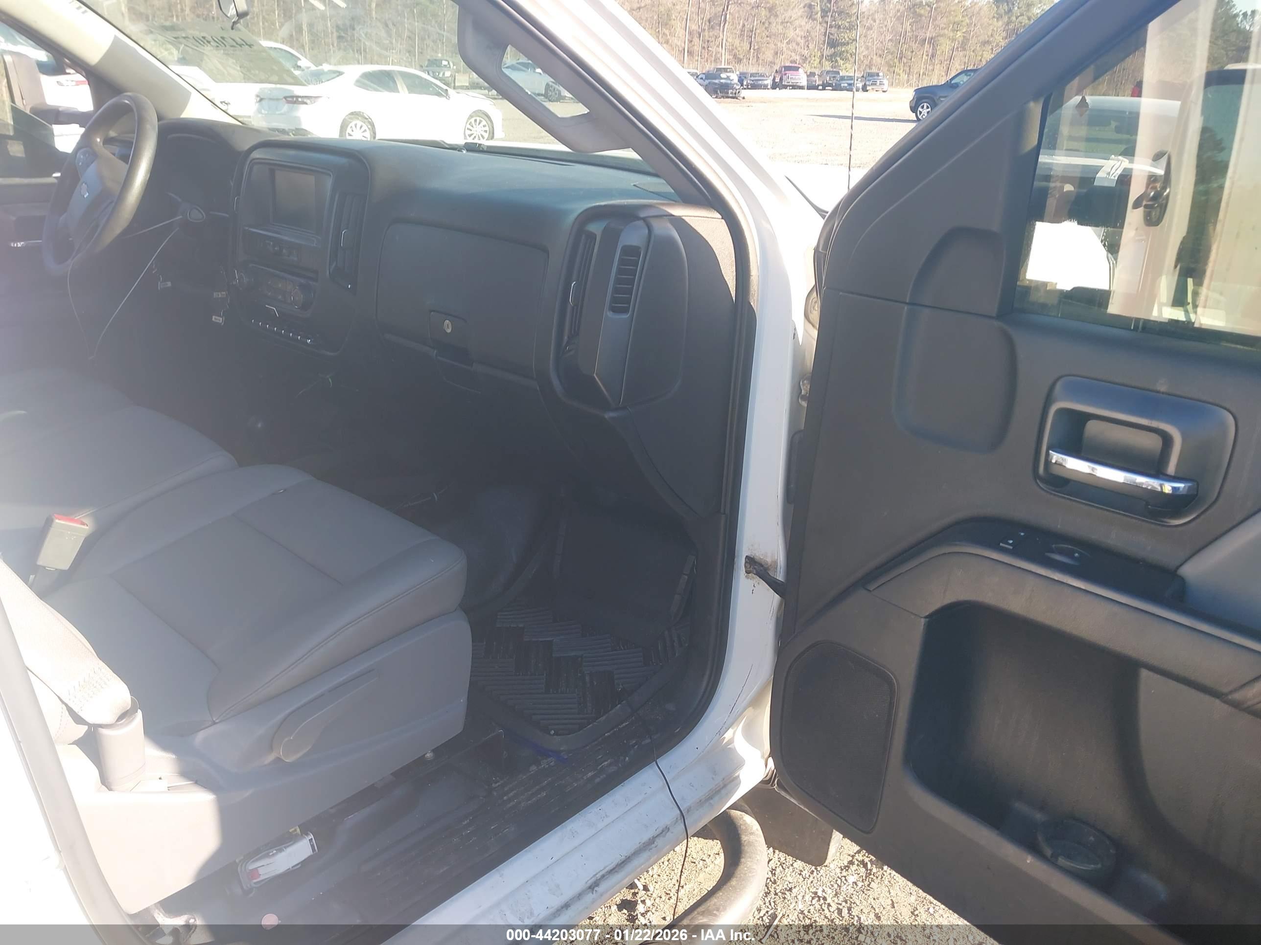 CHEVROLET SILVERADO image 5