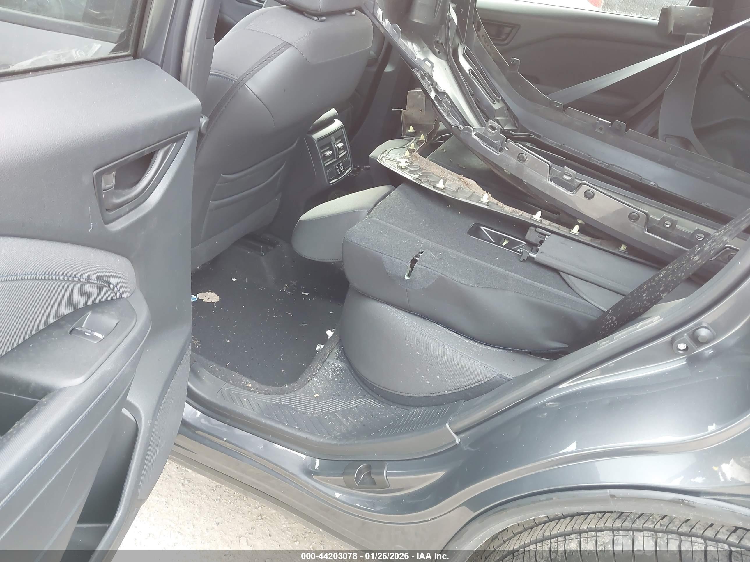 SUBARU FORESTER image 6