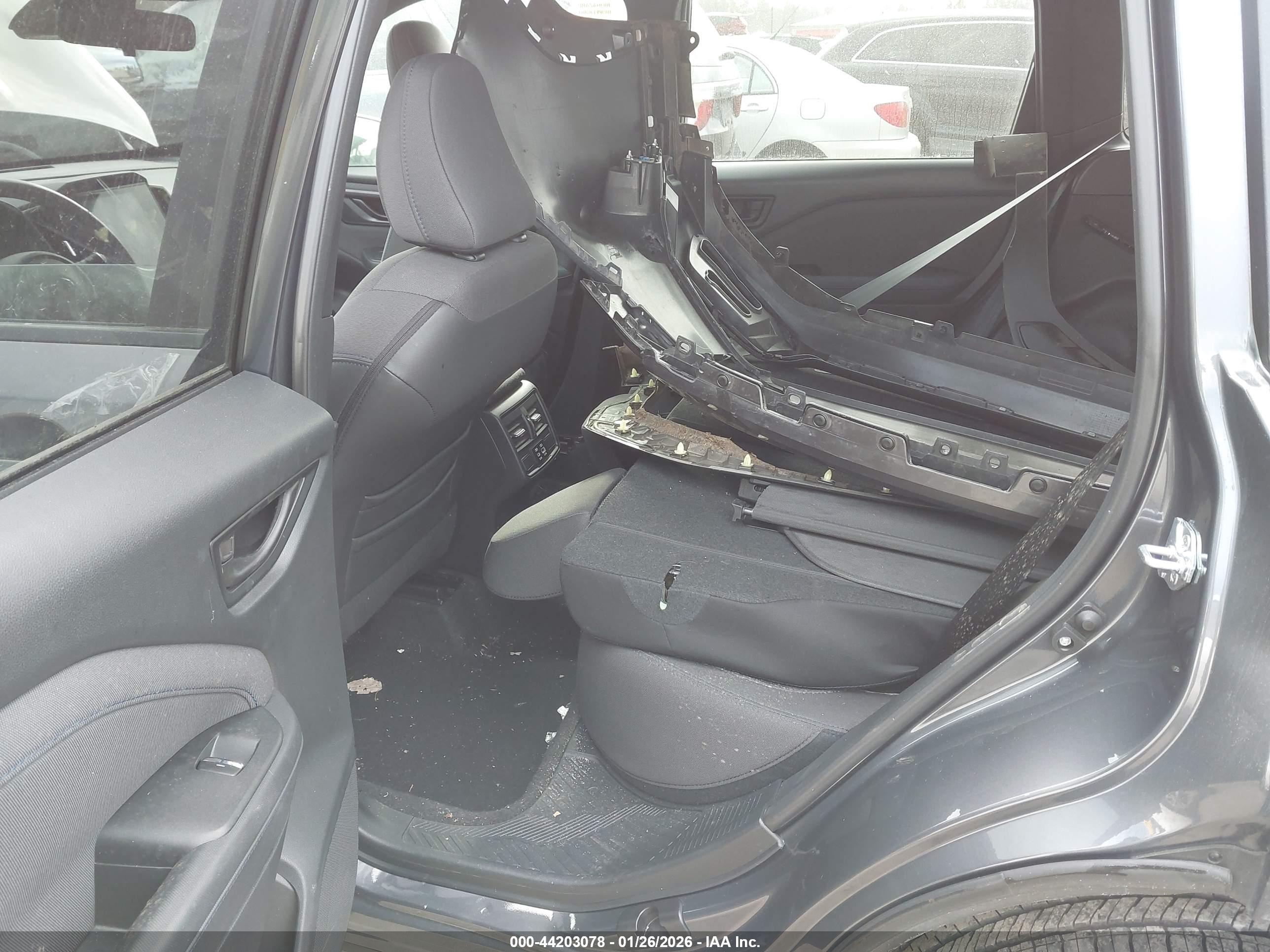 SUBARU FORESTER image 8