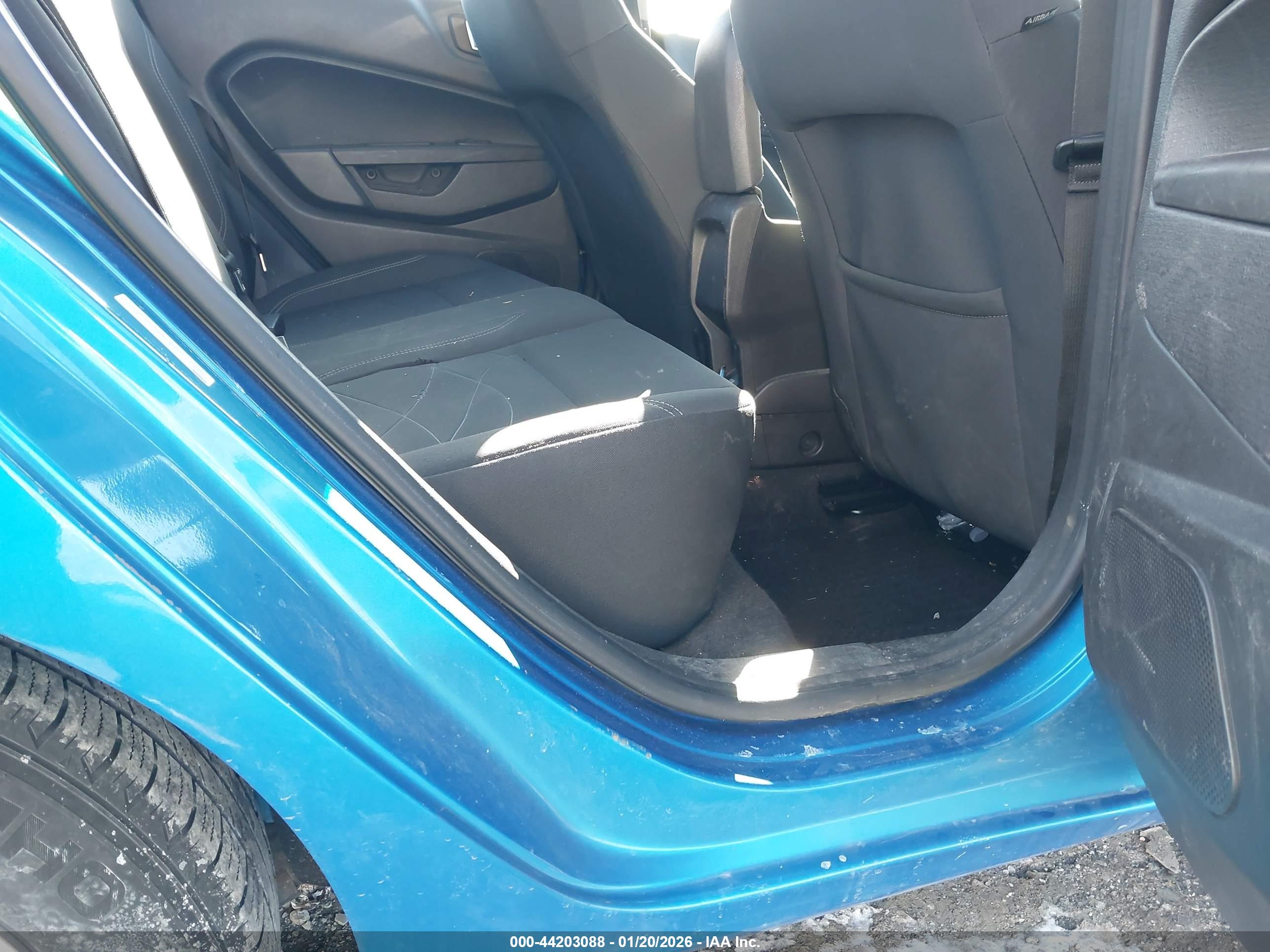 FORD FIESTA image 8
