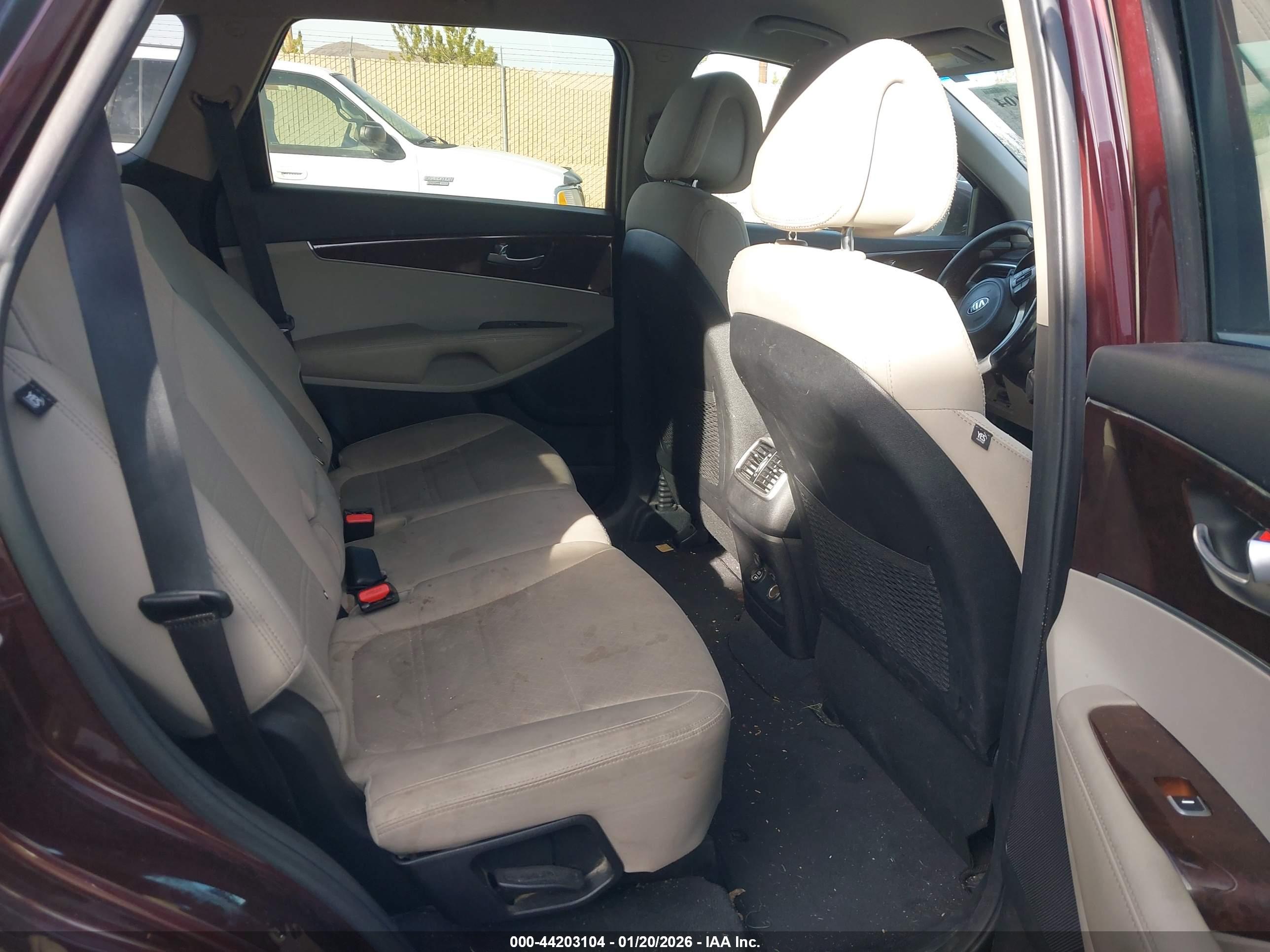 KIA SORENTO image 8