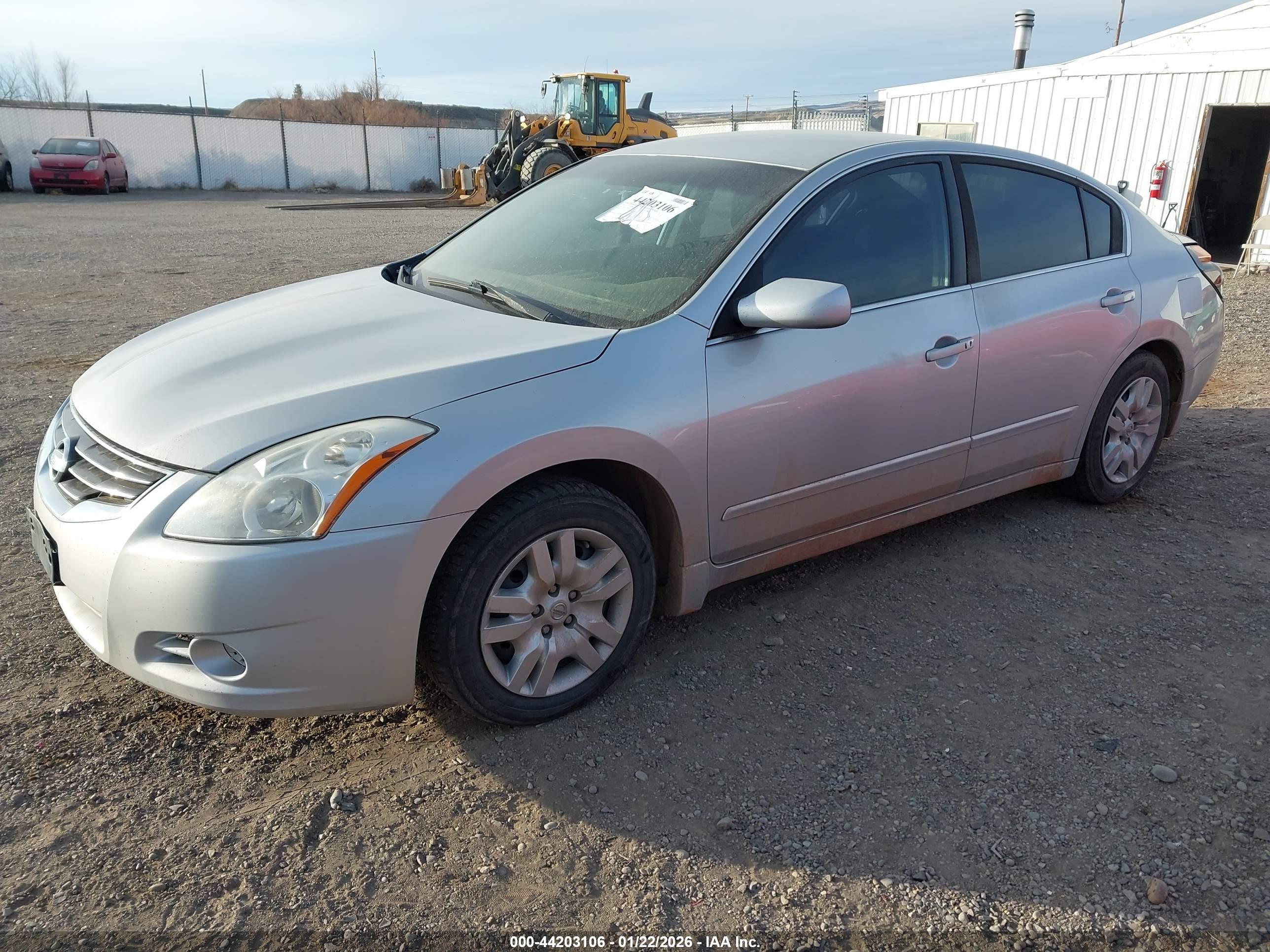 NISSAN ALTIMA image 2