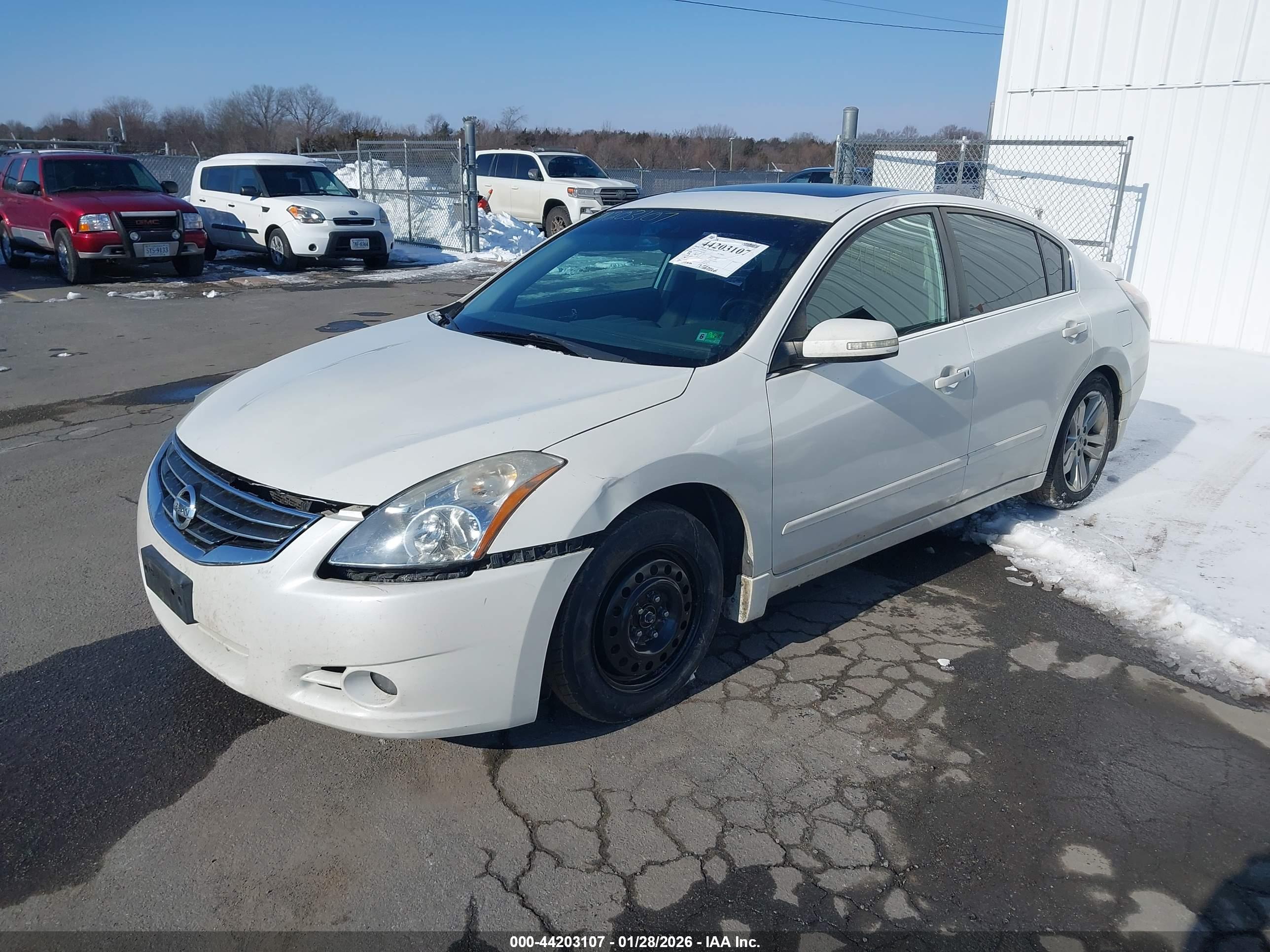 NISSAN ALTIMA image 2