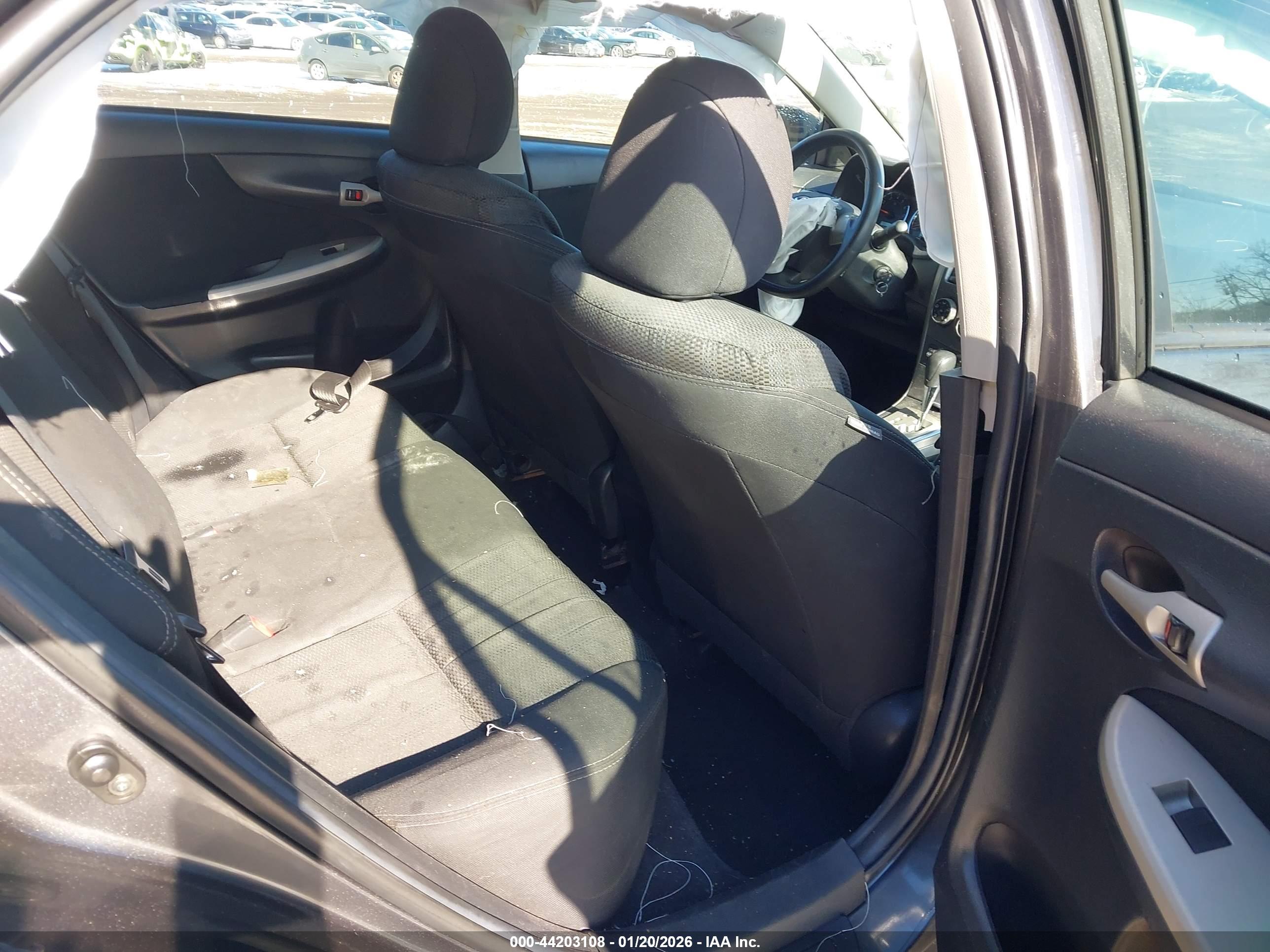 TOYOTA COROLLA image 8