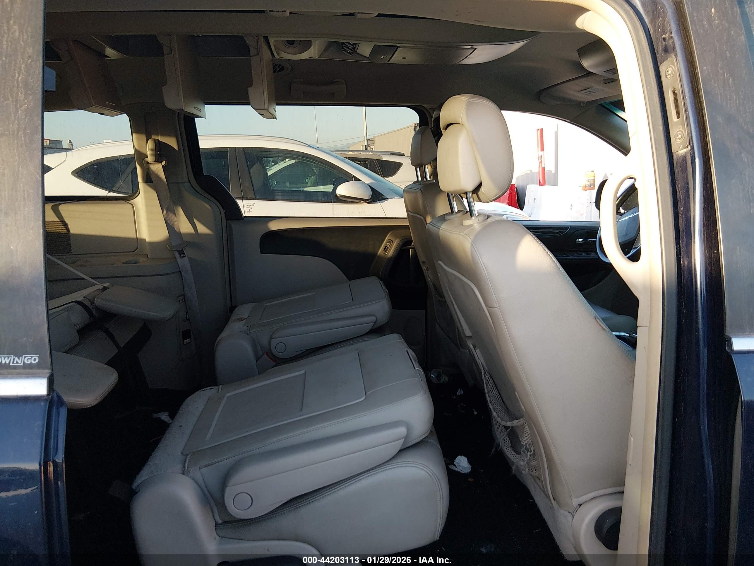 CHRYSLER TOWN image 8