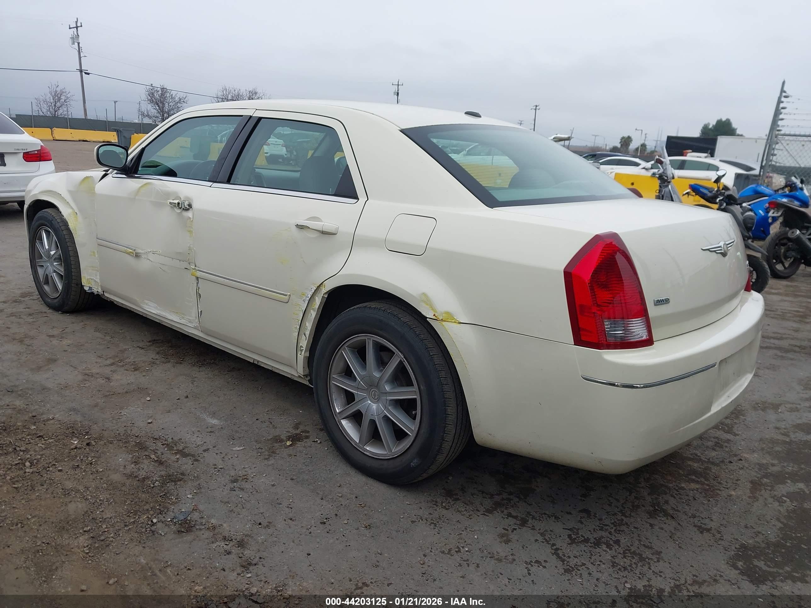 CHRYSLER 300 image 3