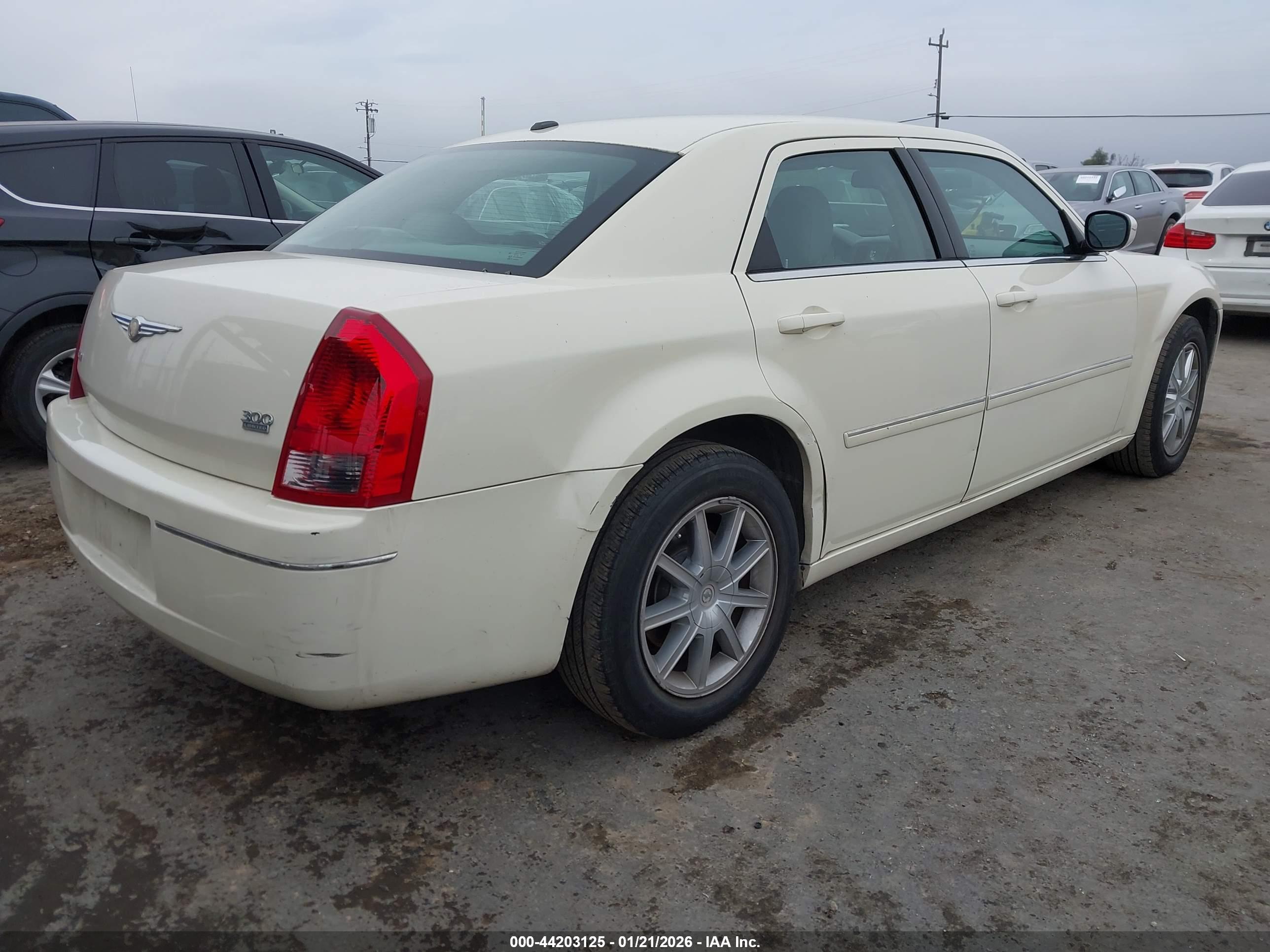 CHRYSLER 300 image 4