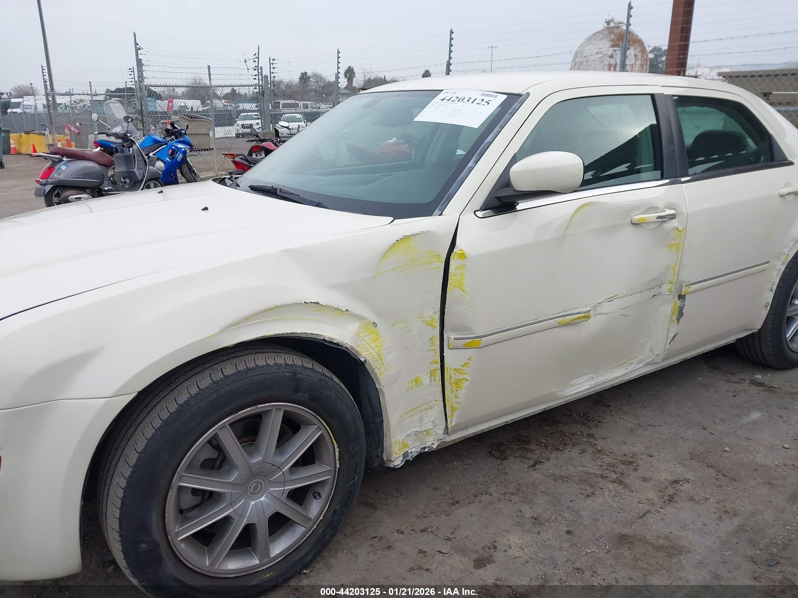 CHRYSLER 300 image 6
