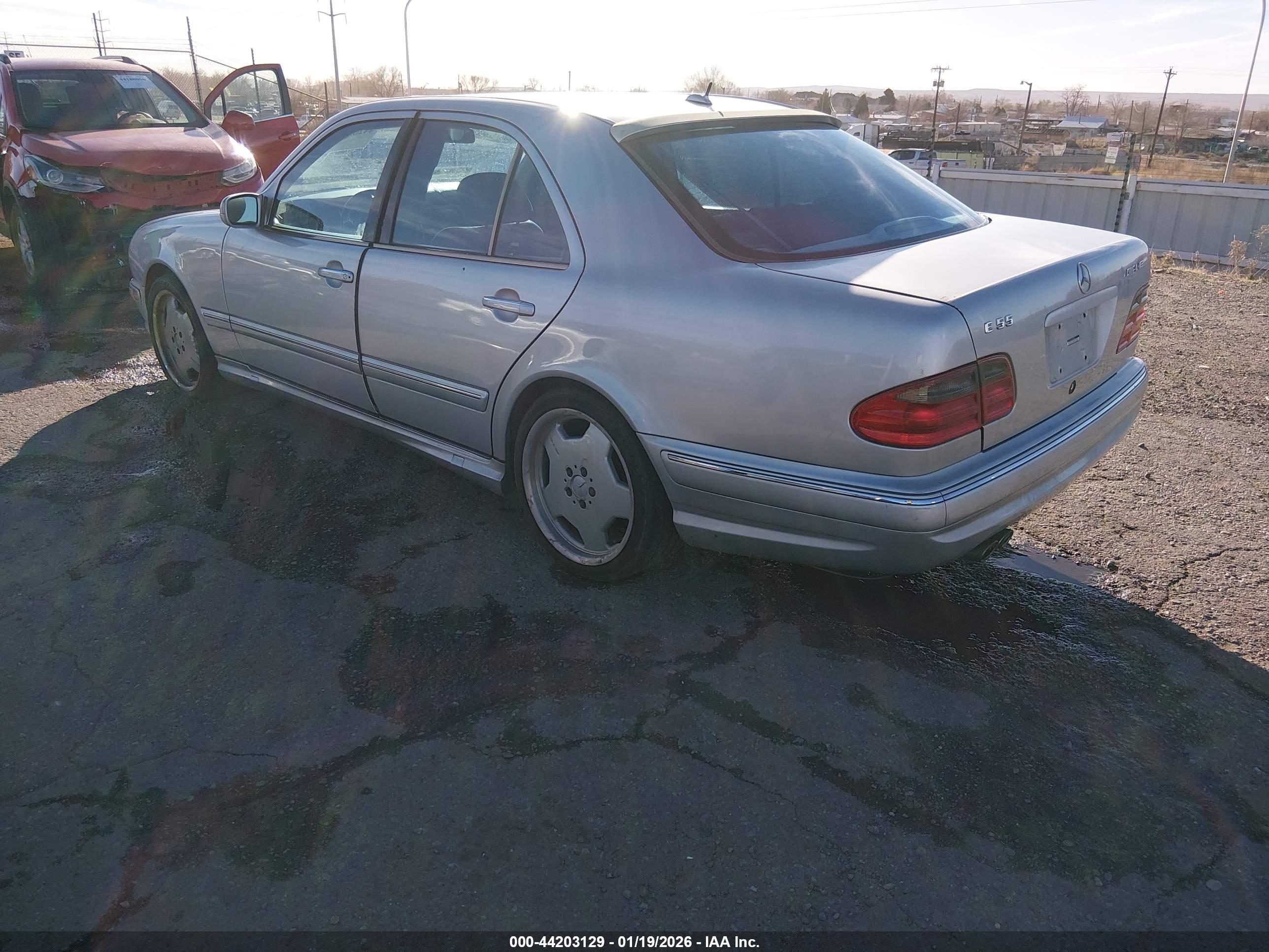 MERCEDES-BENZ E image 3