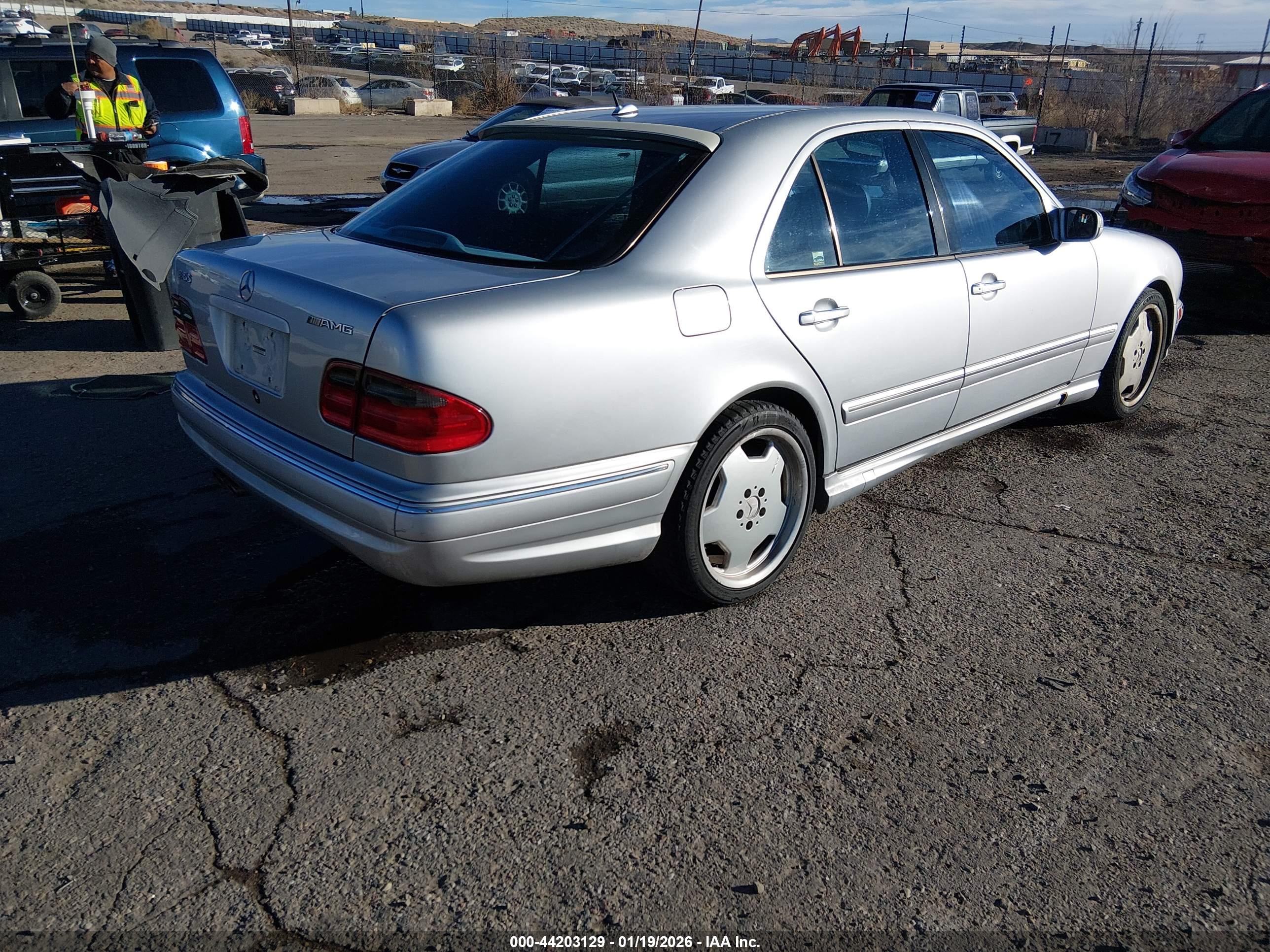 MERCEDES-BENZ E image 4