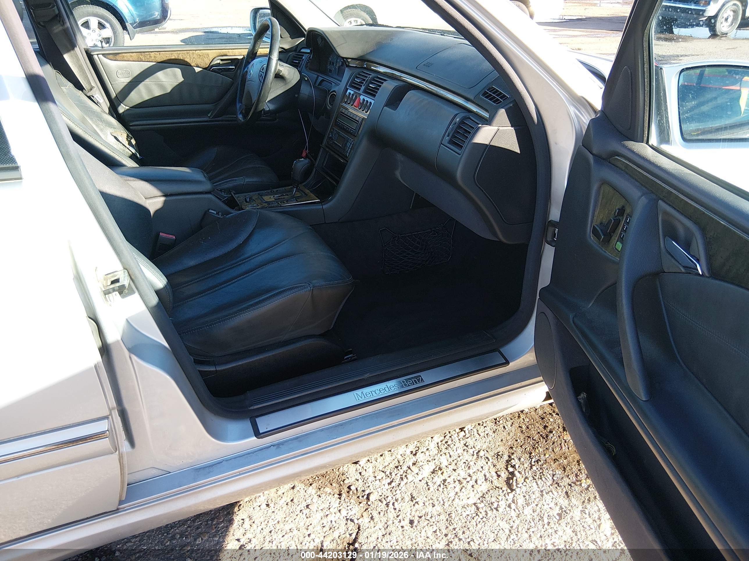 MERCEDES-BENZ E image 5