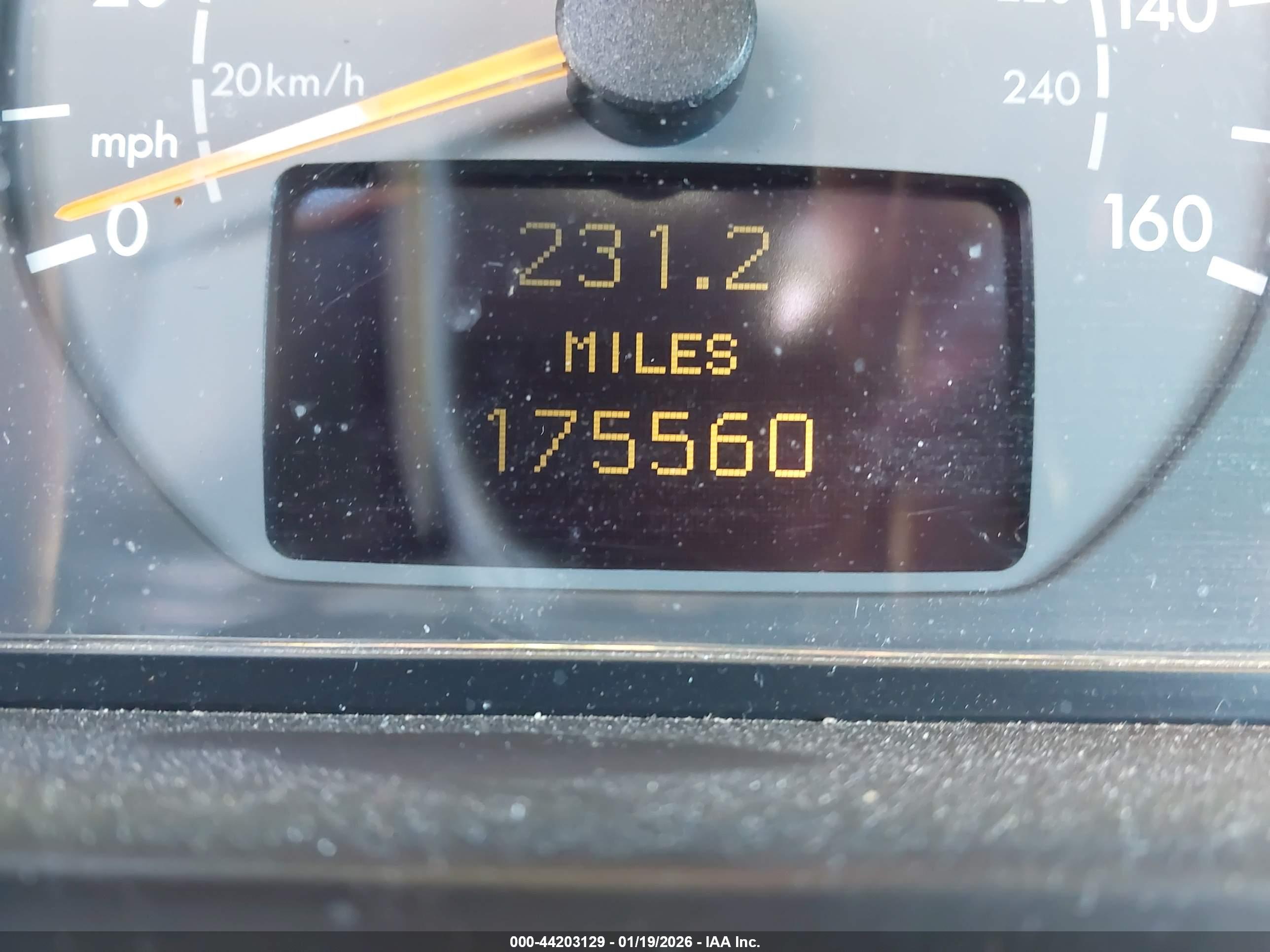 MERCEDES-BENZ E image 7