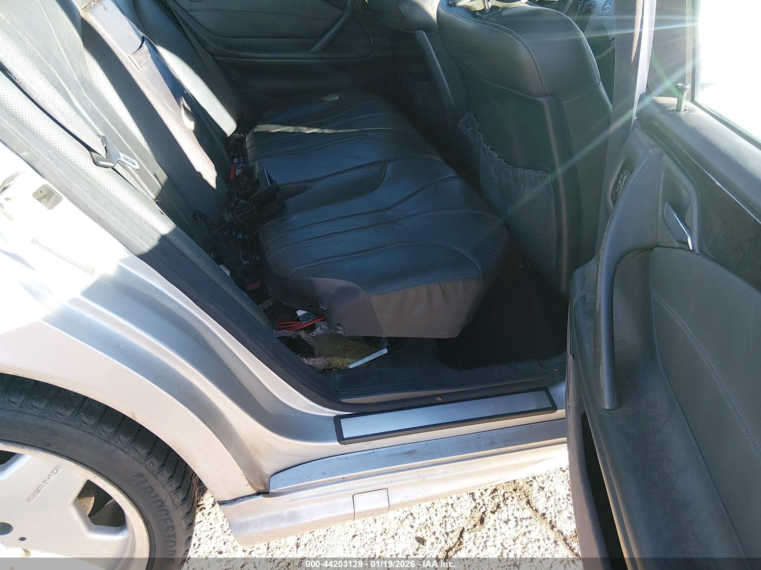 MERCEDES-BENZ E image 8