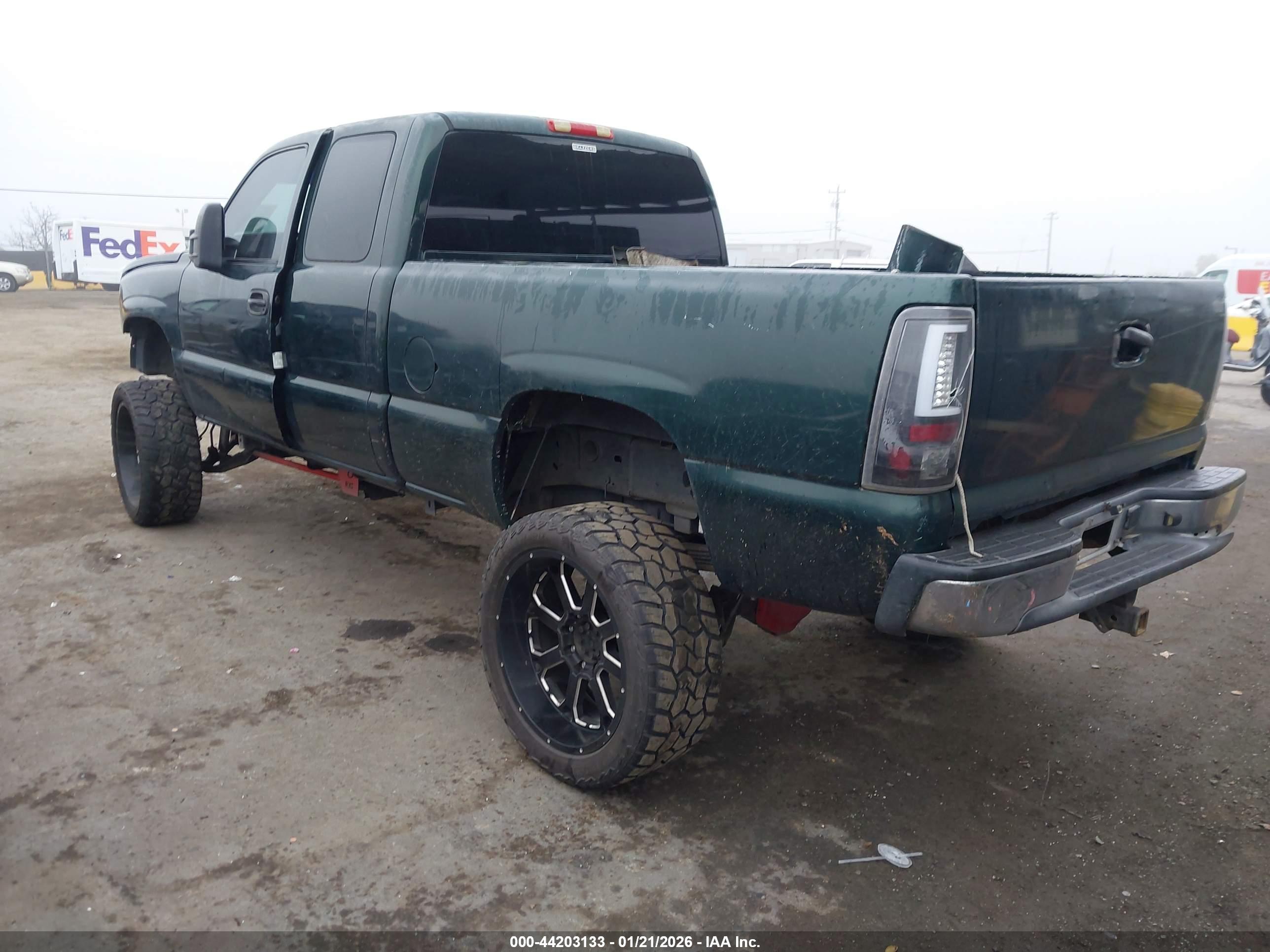 CHEVROLET SILVERADO image 3
