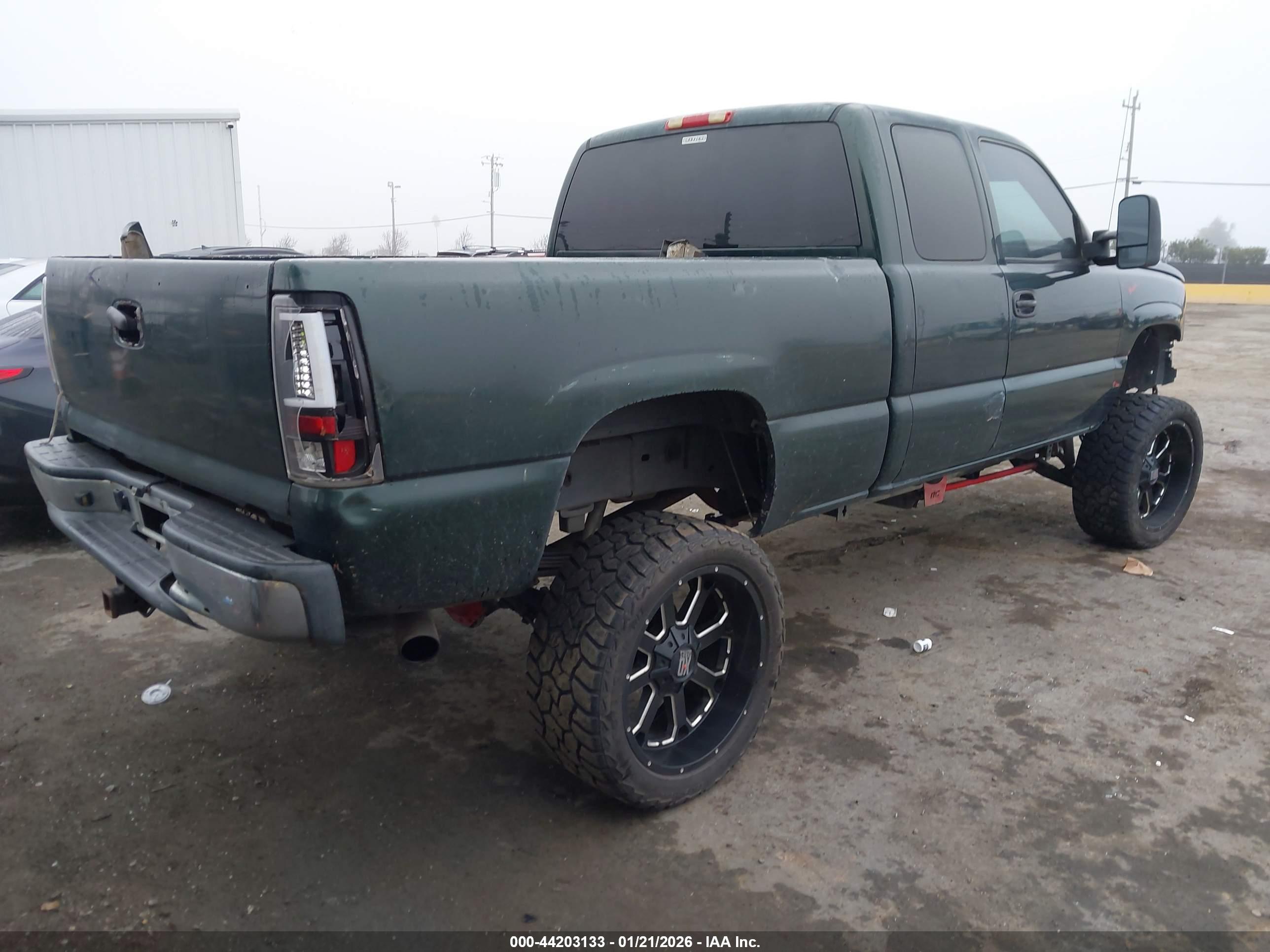 CHEVROLET SILVERADO image 4