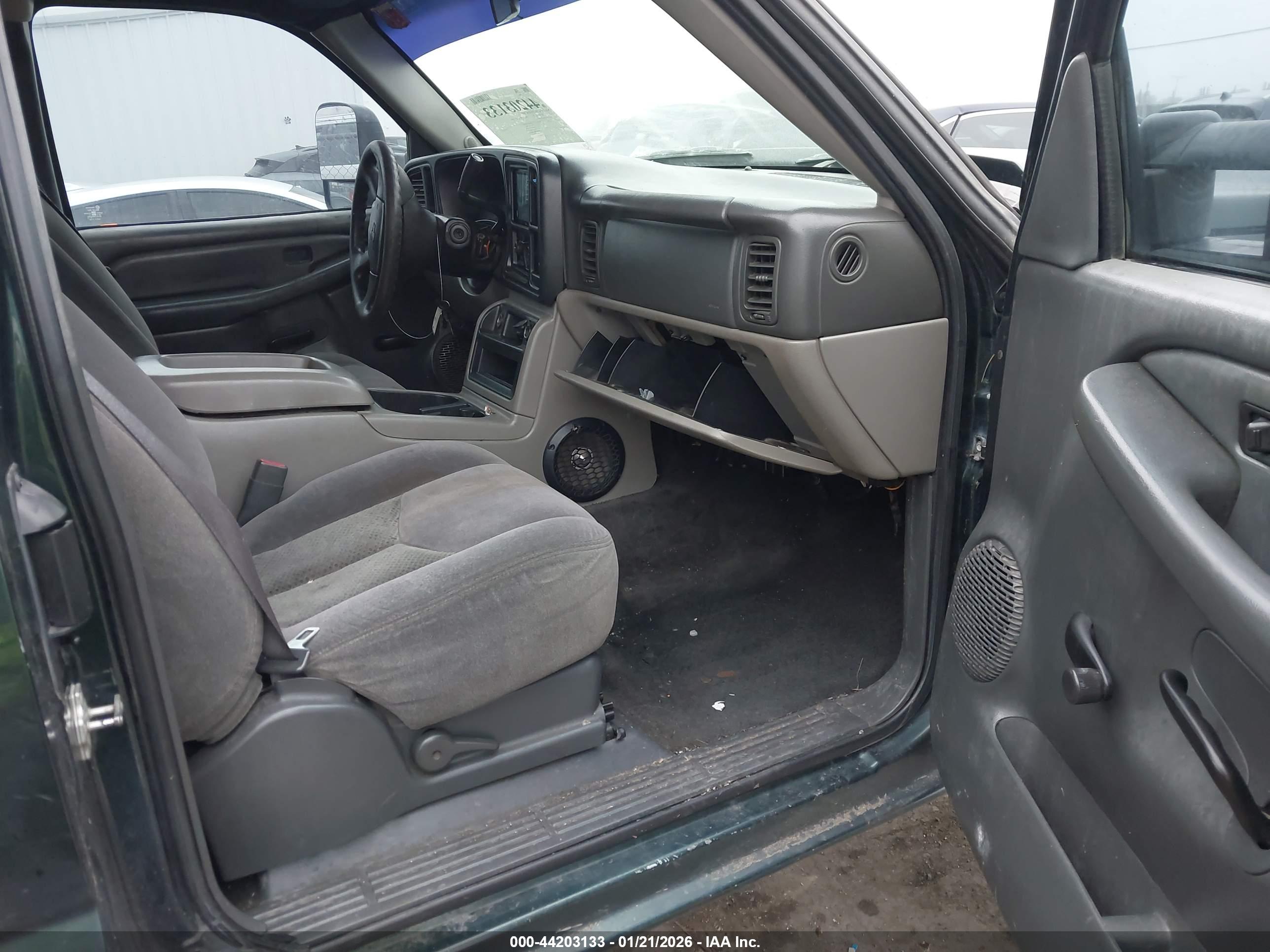 CHEVROLET SILVERADO image 5
