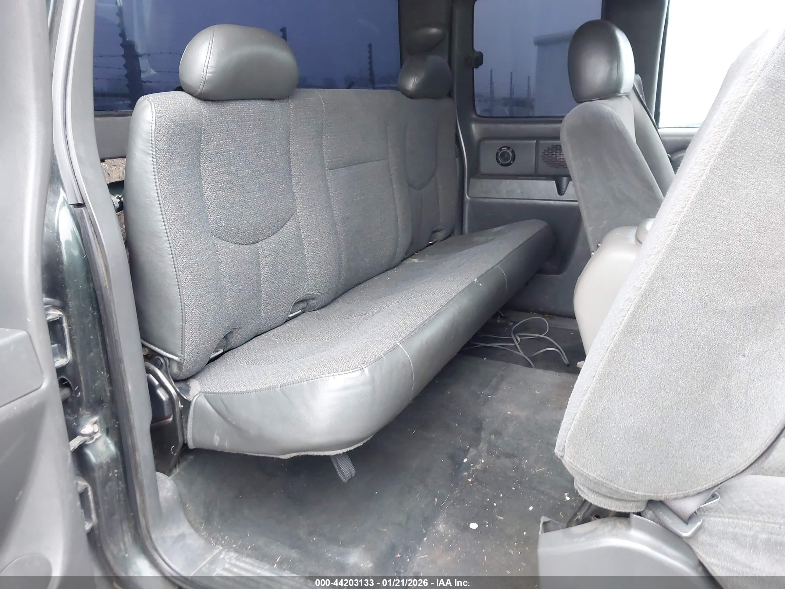 CHEVROLET SILVERADO image 8