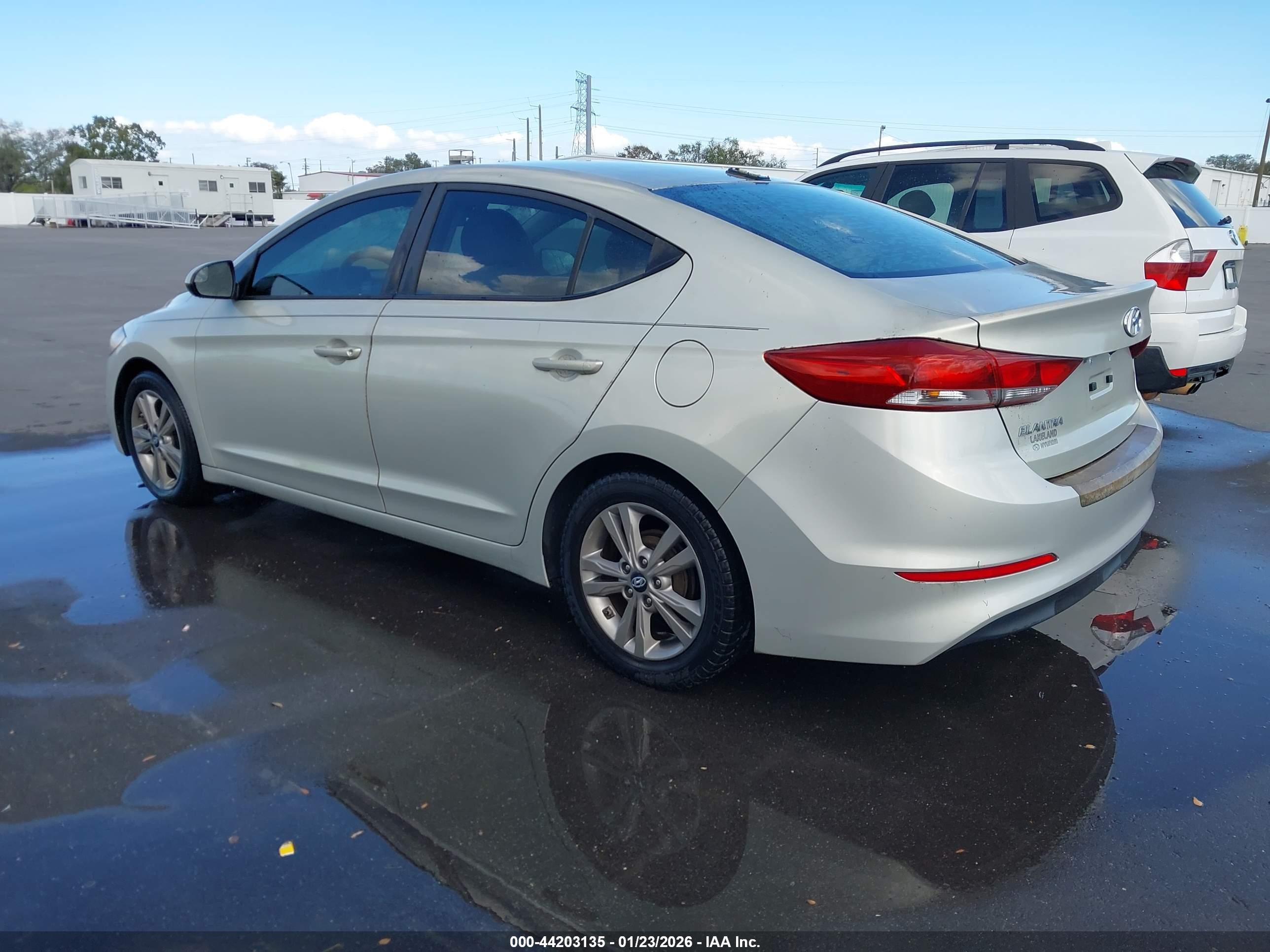 HYUNDAI ELANTRA image 3